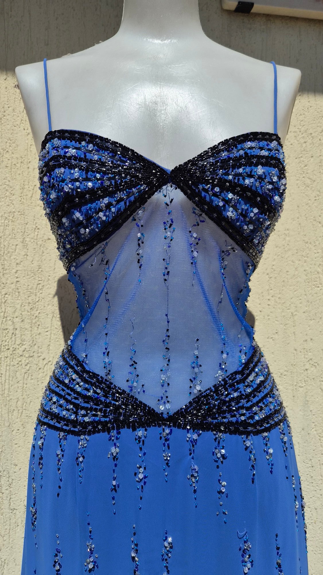 Robe bleue détails brodés