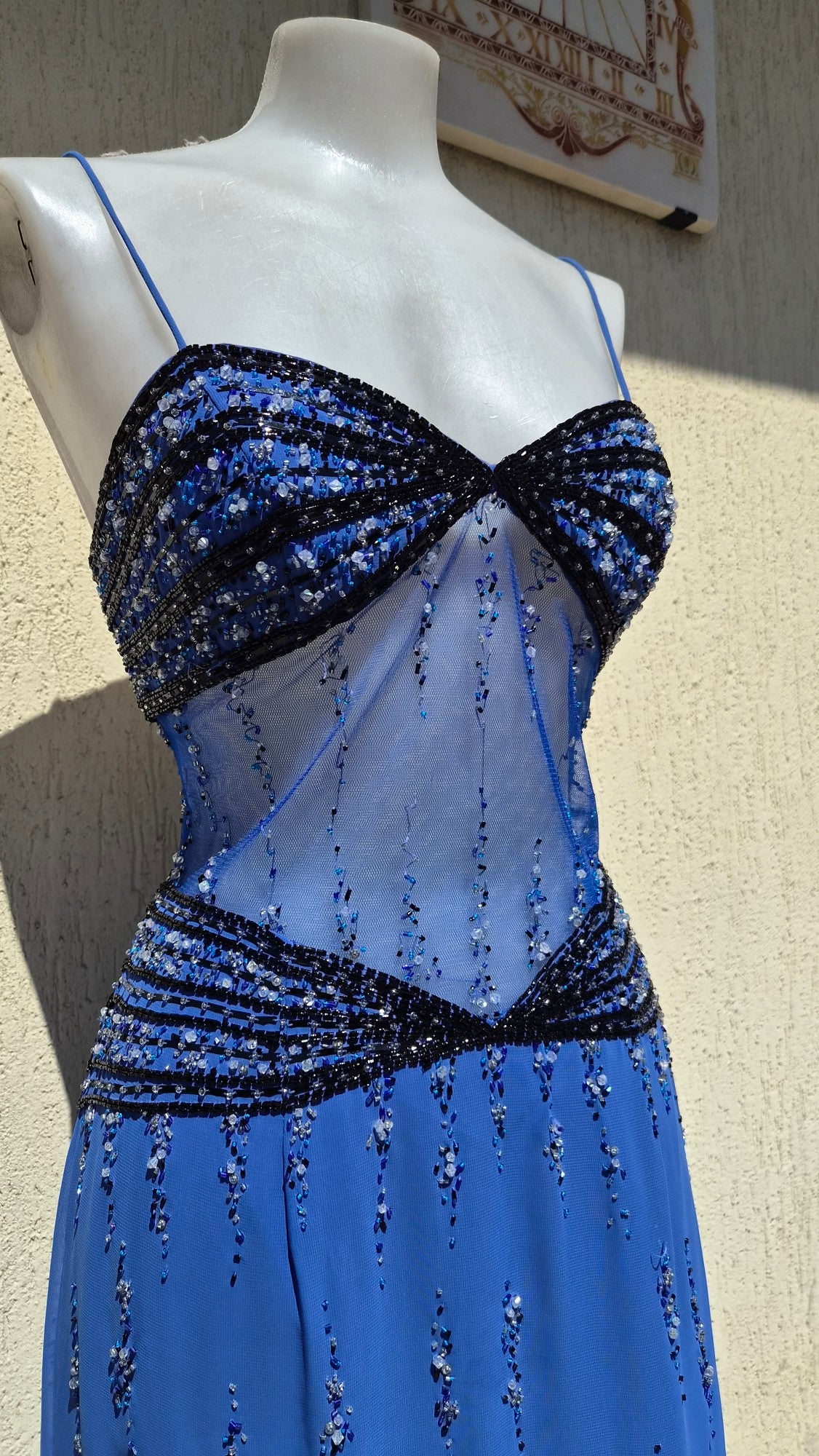 Robe bleue détails brodés