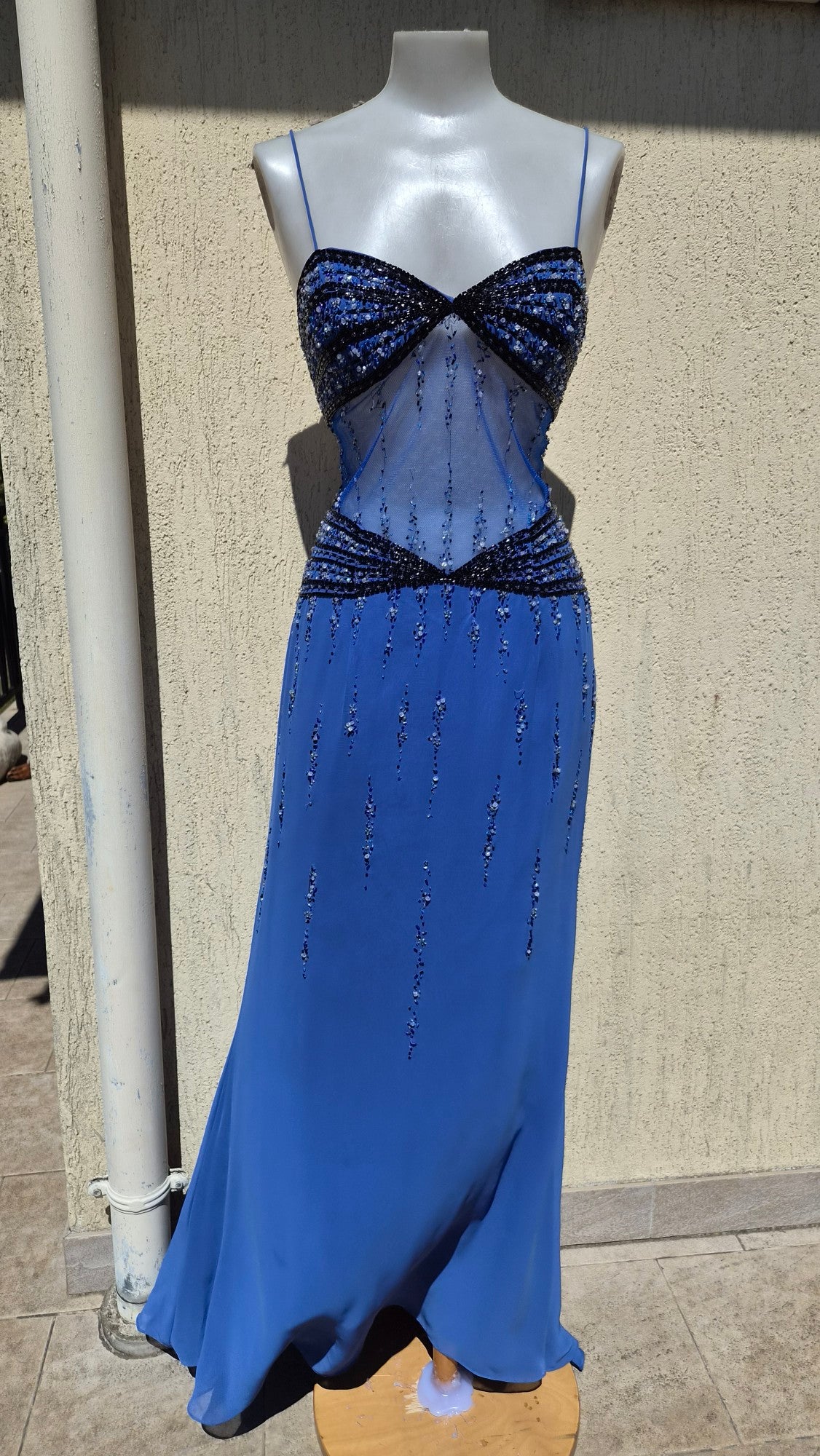Robe bleue détails brodés
