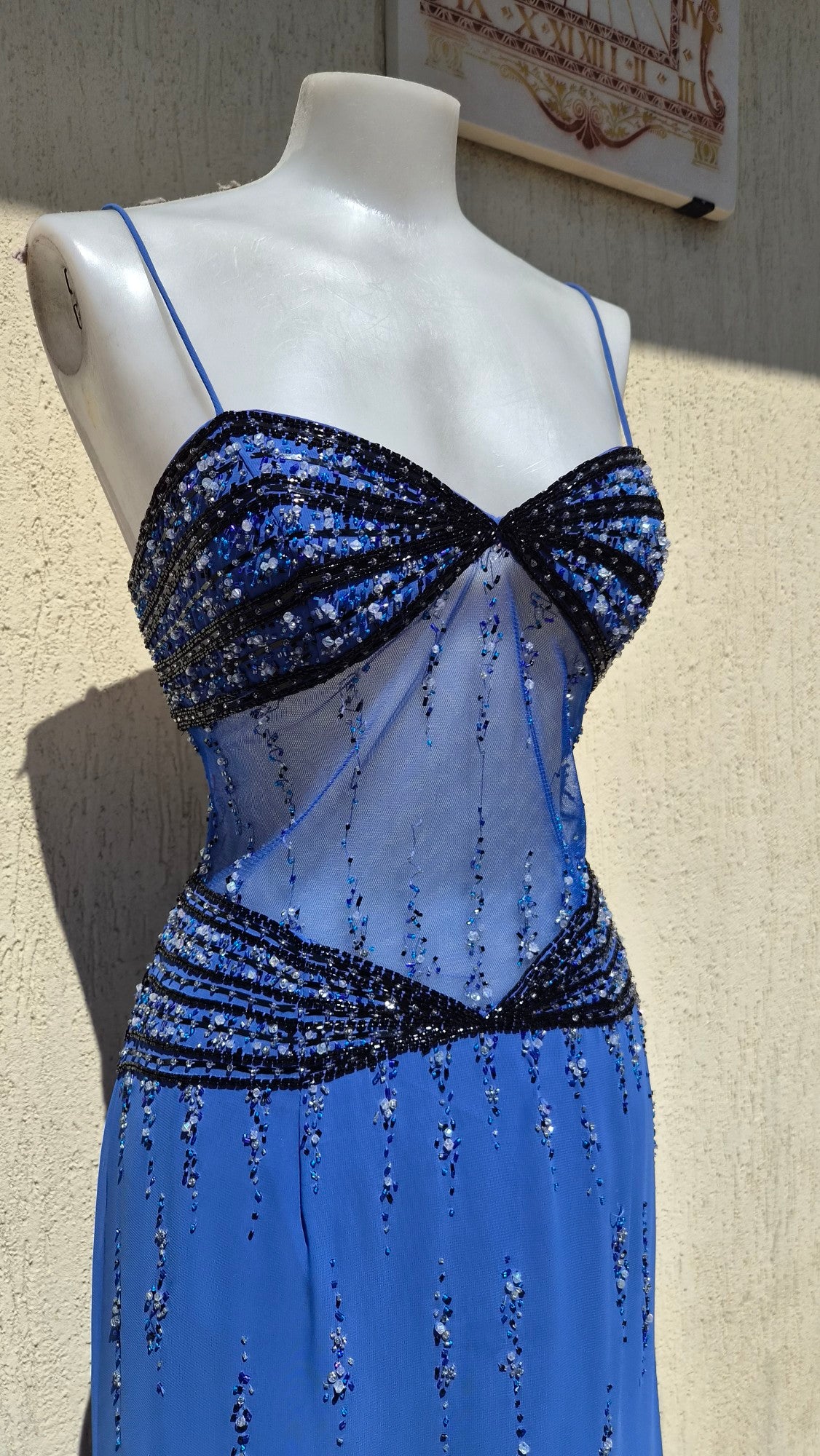 Robe bleue détails brodés