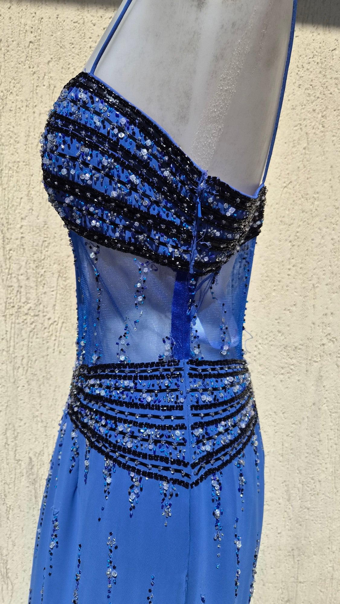 Robe bleue détails brodés