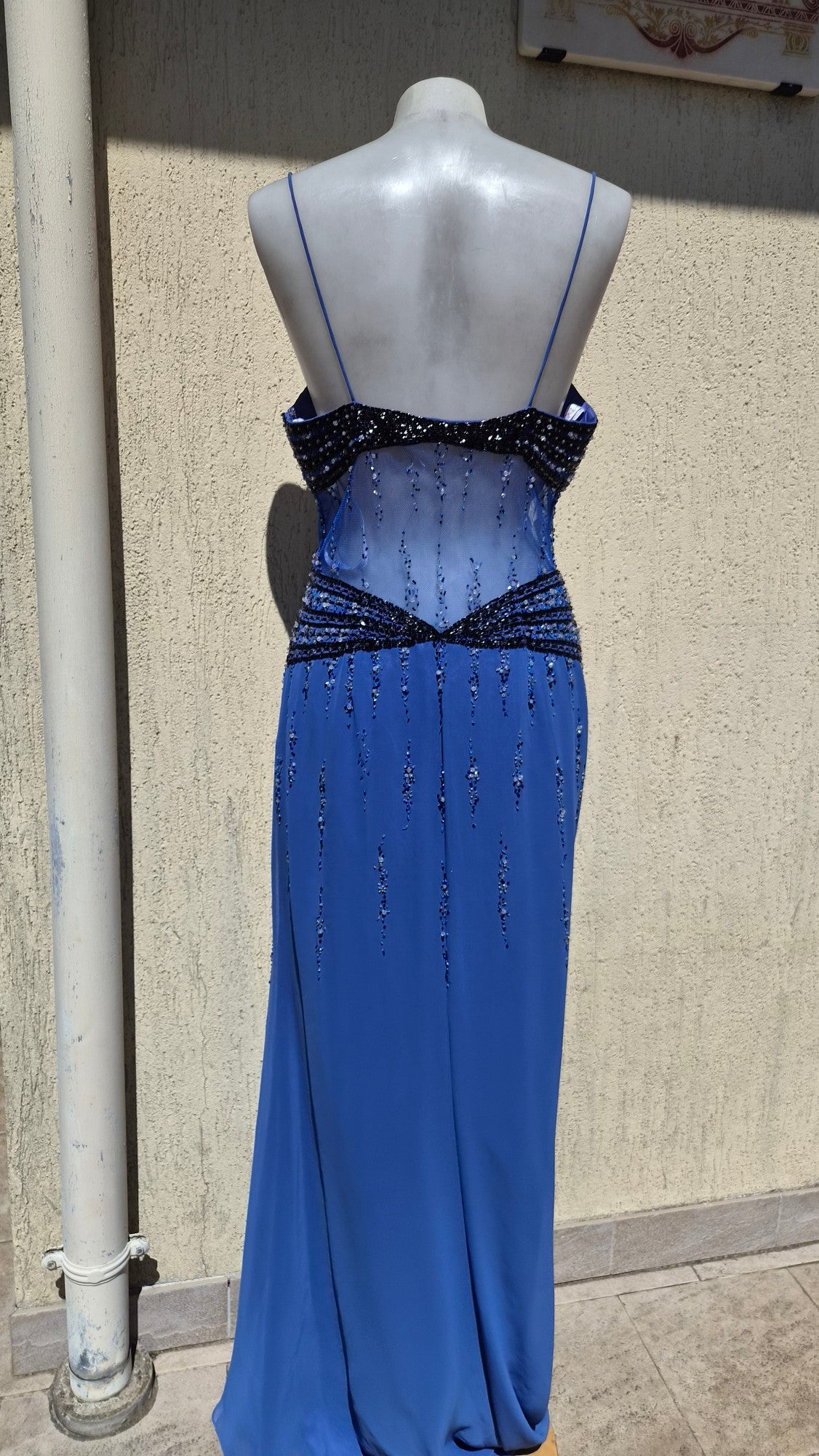 Robe bleue détails brodés