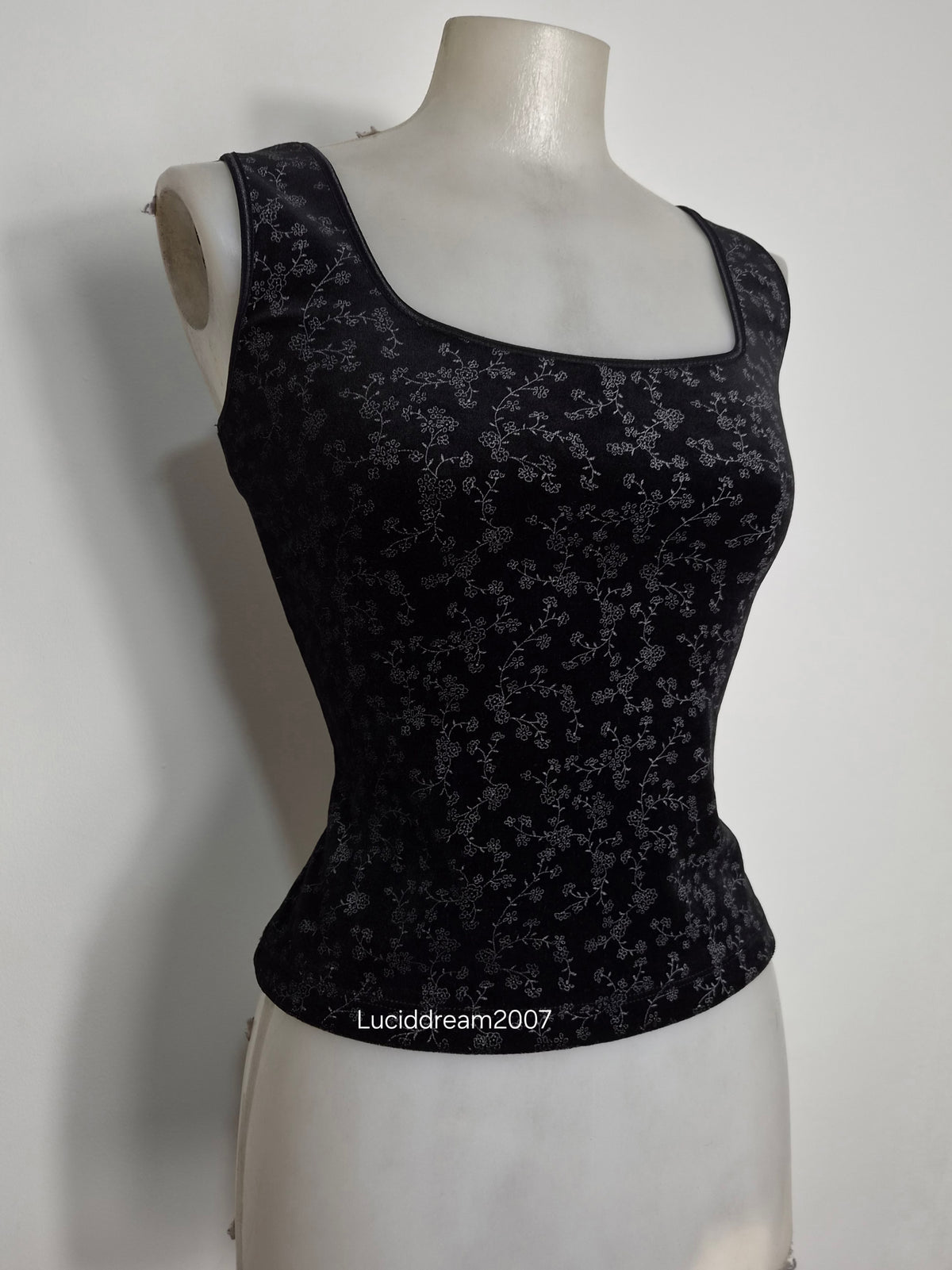 Haut motif velours dos lacé