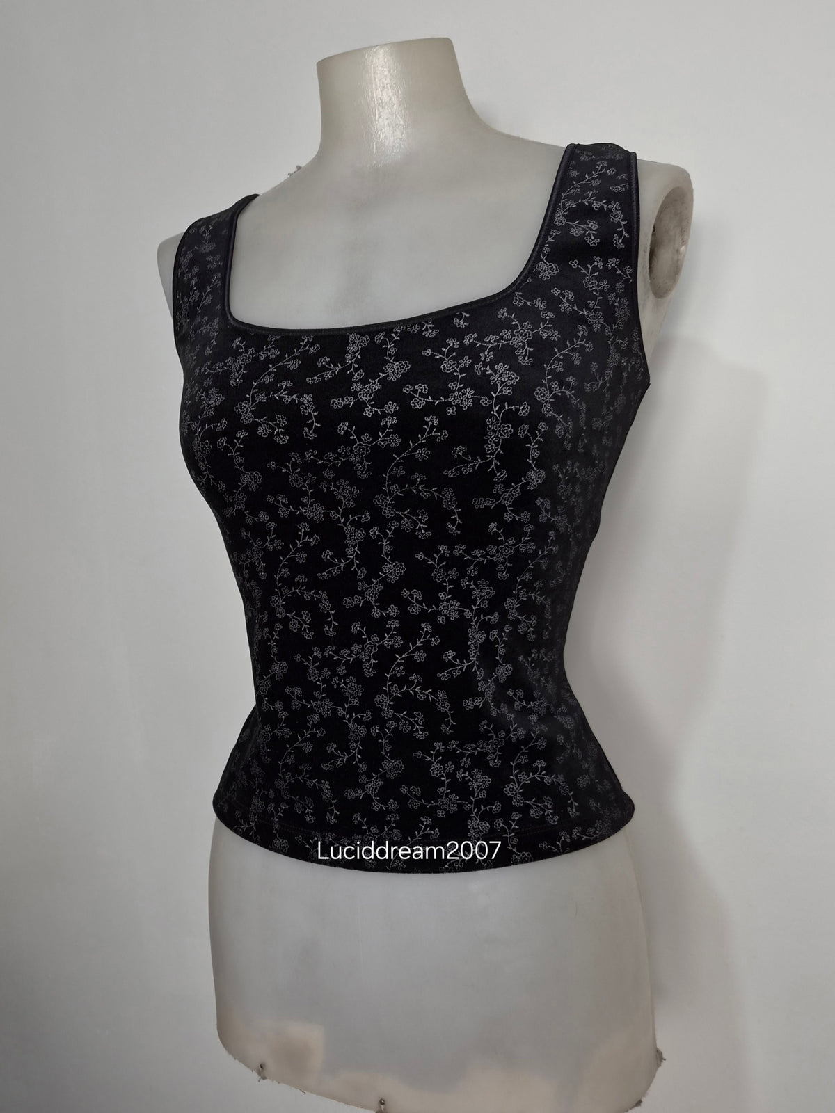 Haut motif velours dos lacé