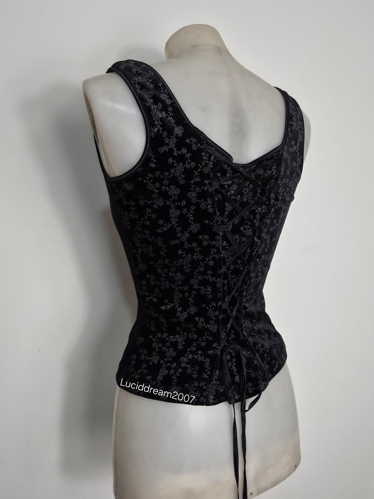 Haut motif velours dos lacé