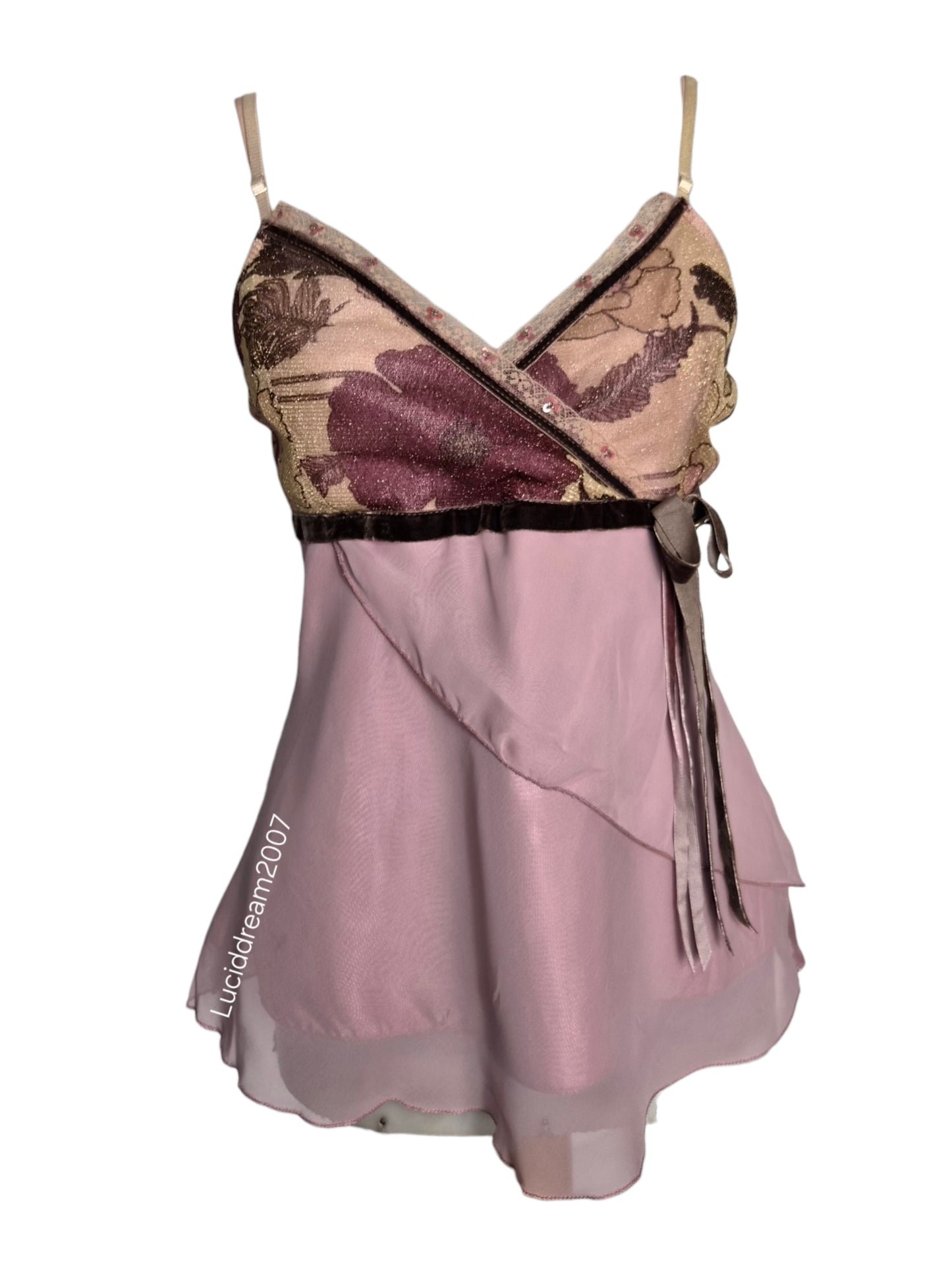 Haut asymétrique à volants rose
