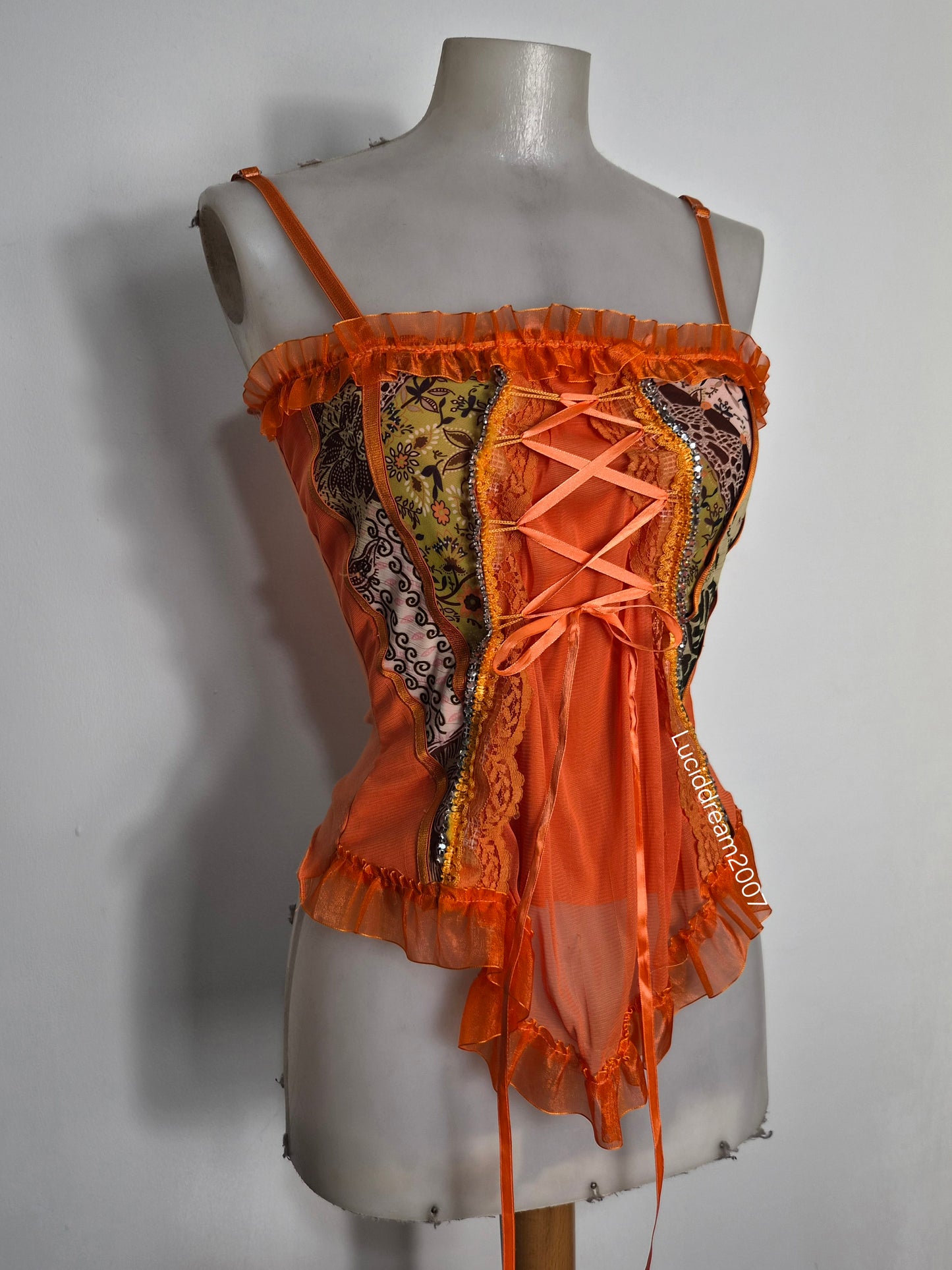 Haut asymétrique à laçage orange