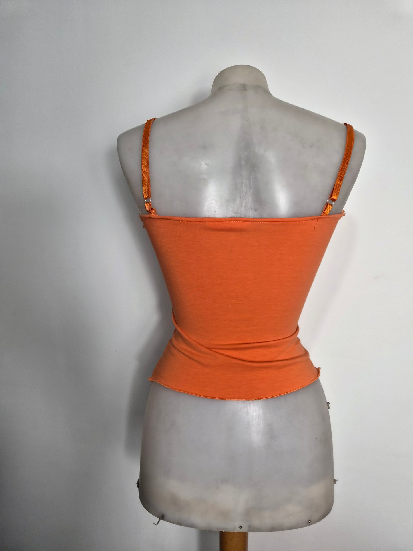 Haut asymétrique à laçage orange