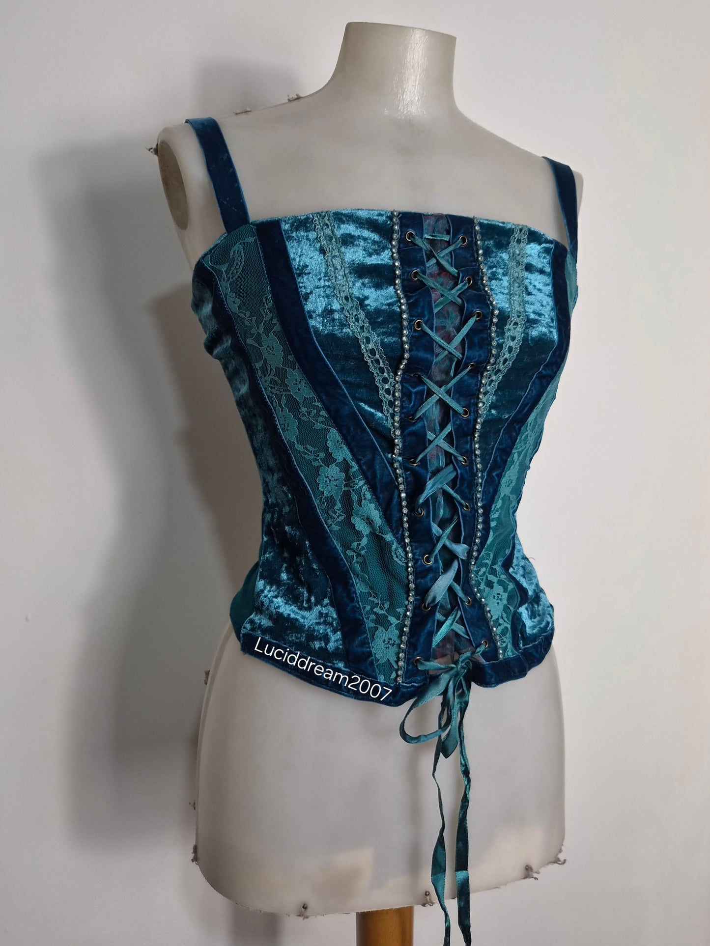 Haut bleu velours et laçage