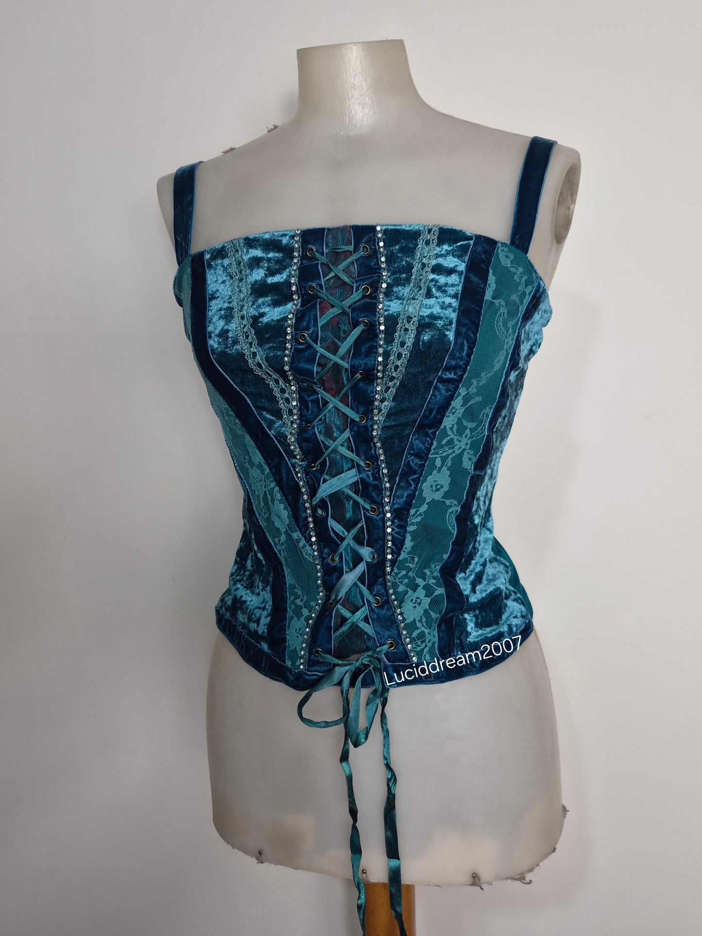 Haut bleu velours et laçage