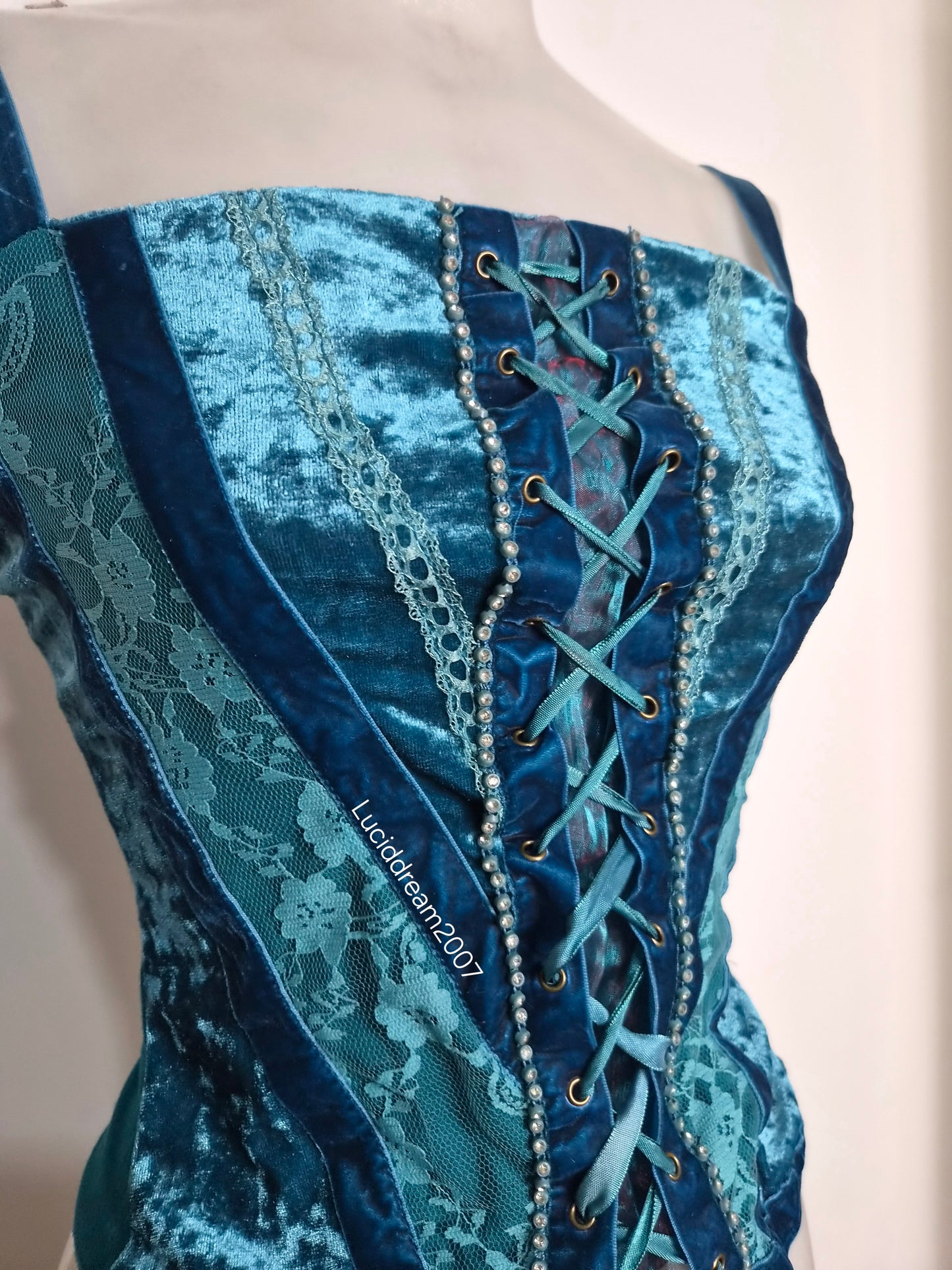 Haut bleu velours et laçage