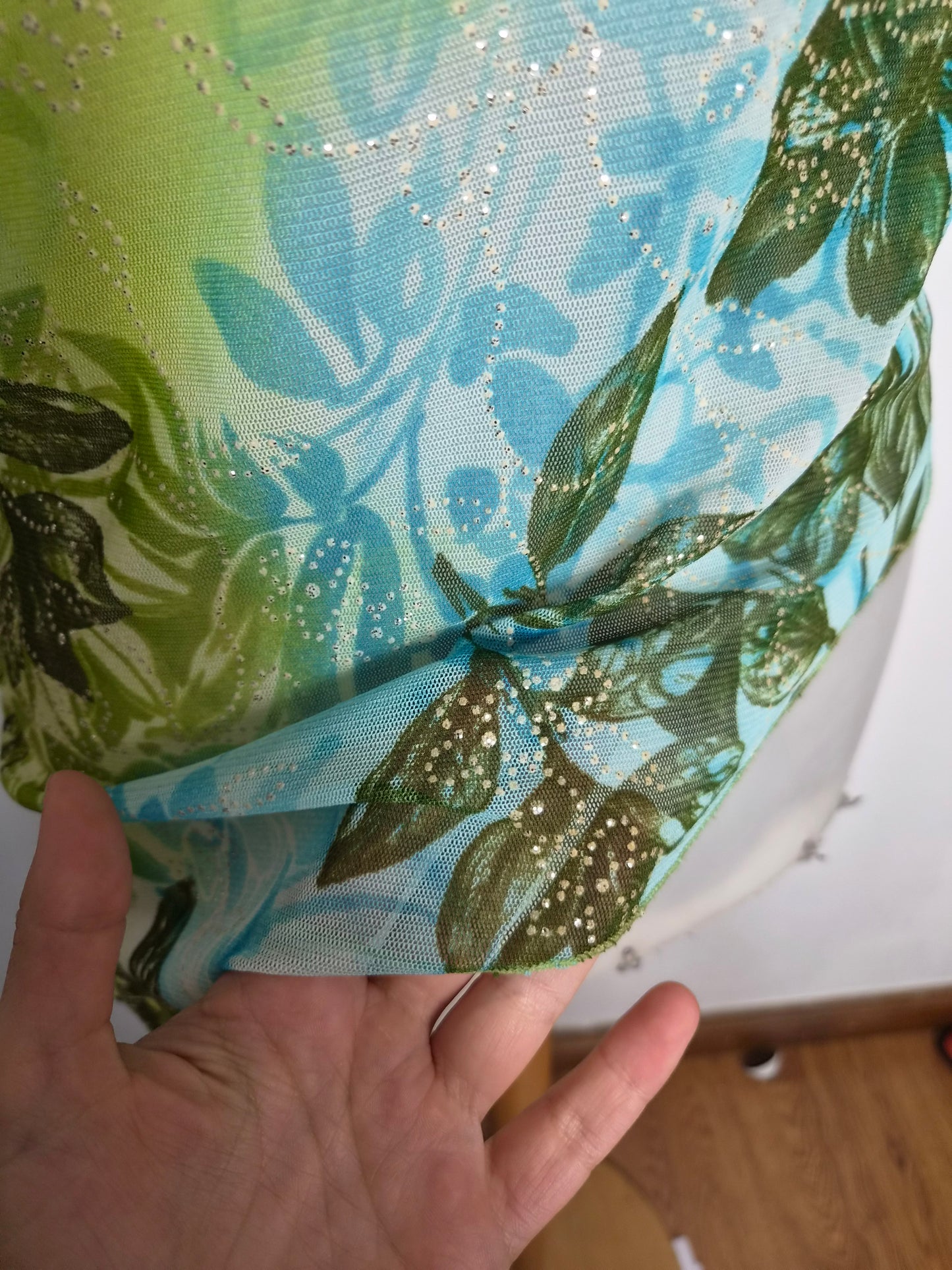 Haut strapless asymétrique bleu et vert