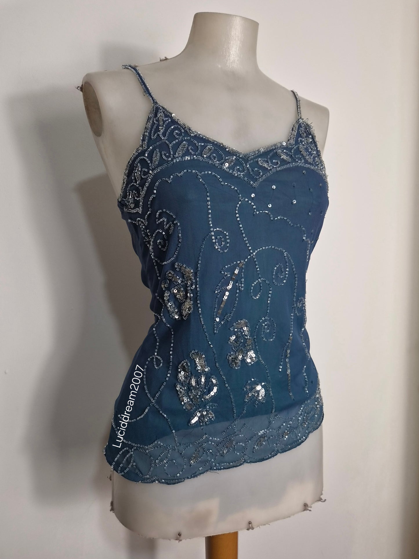 Haut bleu gris en voile brodé