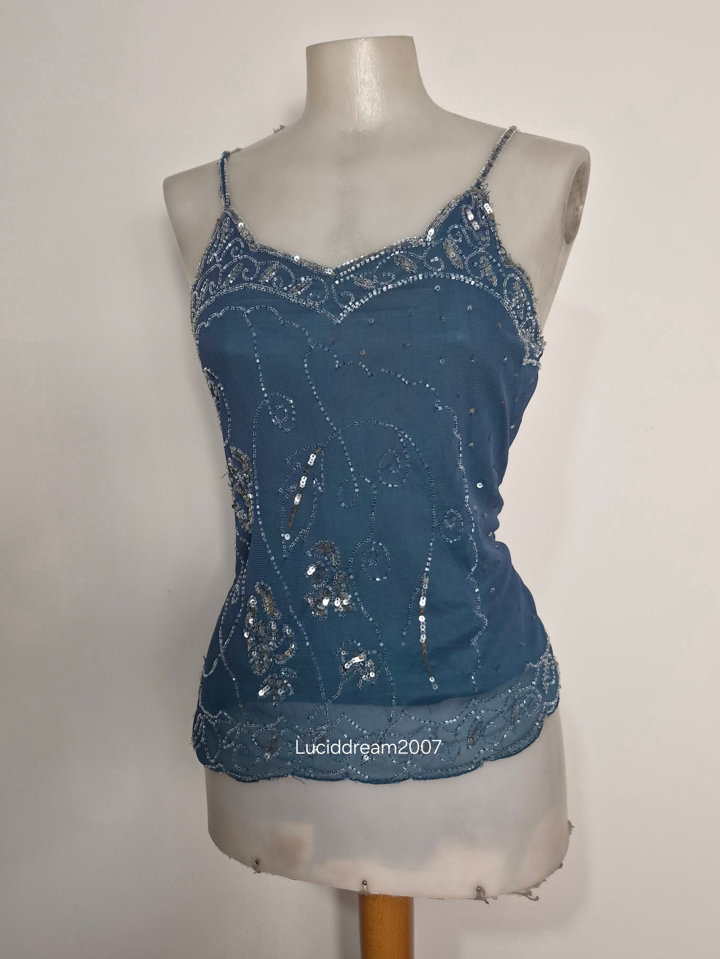 Haut bleu gris en voile brodé