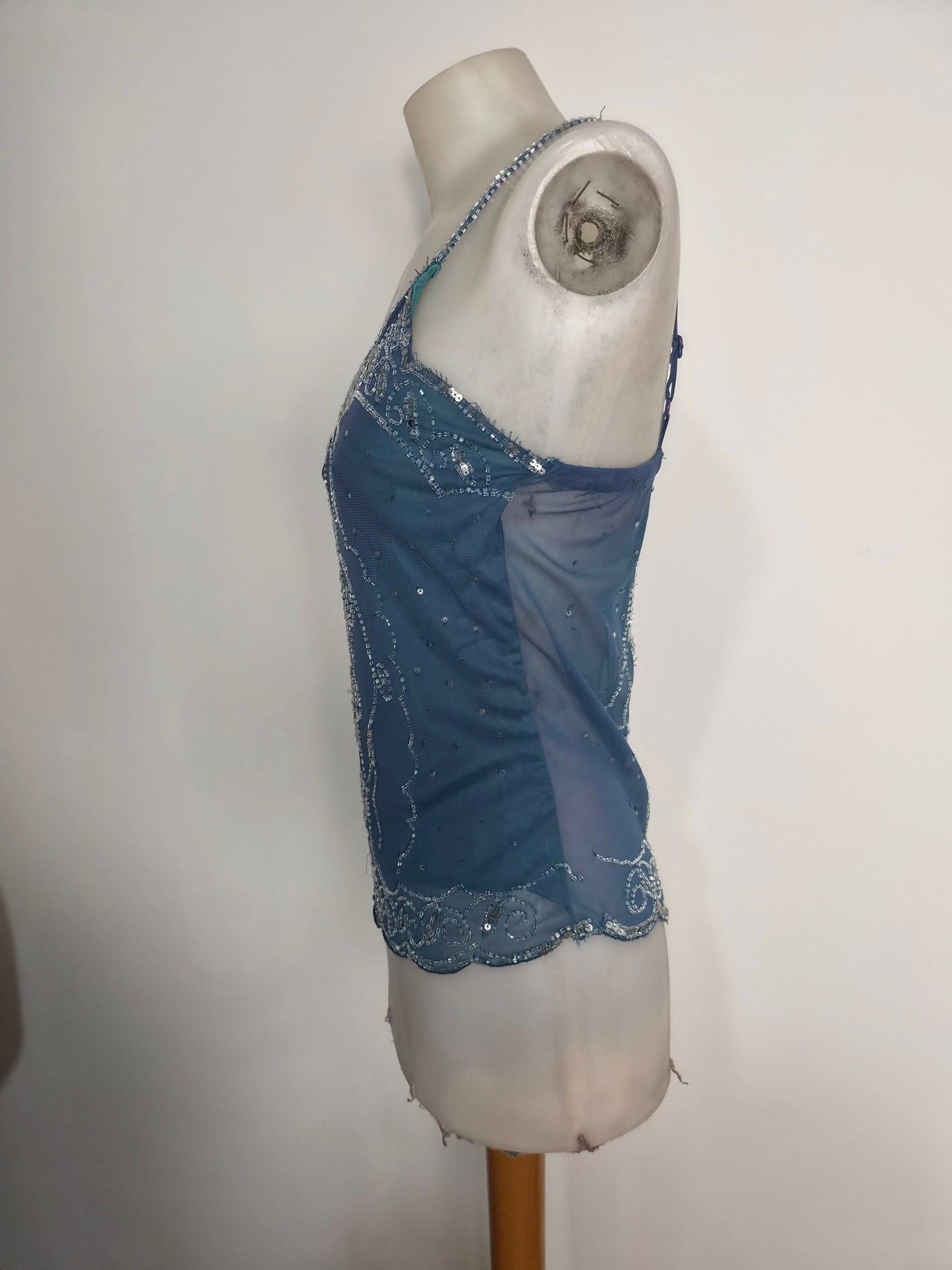 Haut bleu gris en voile brodé