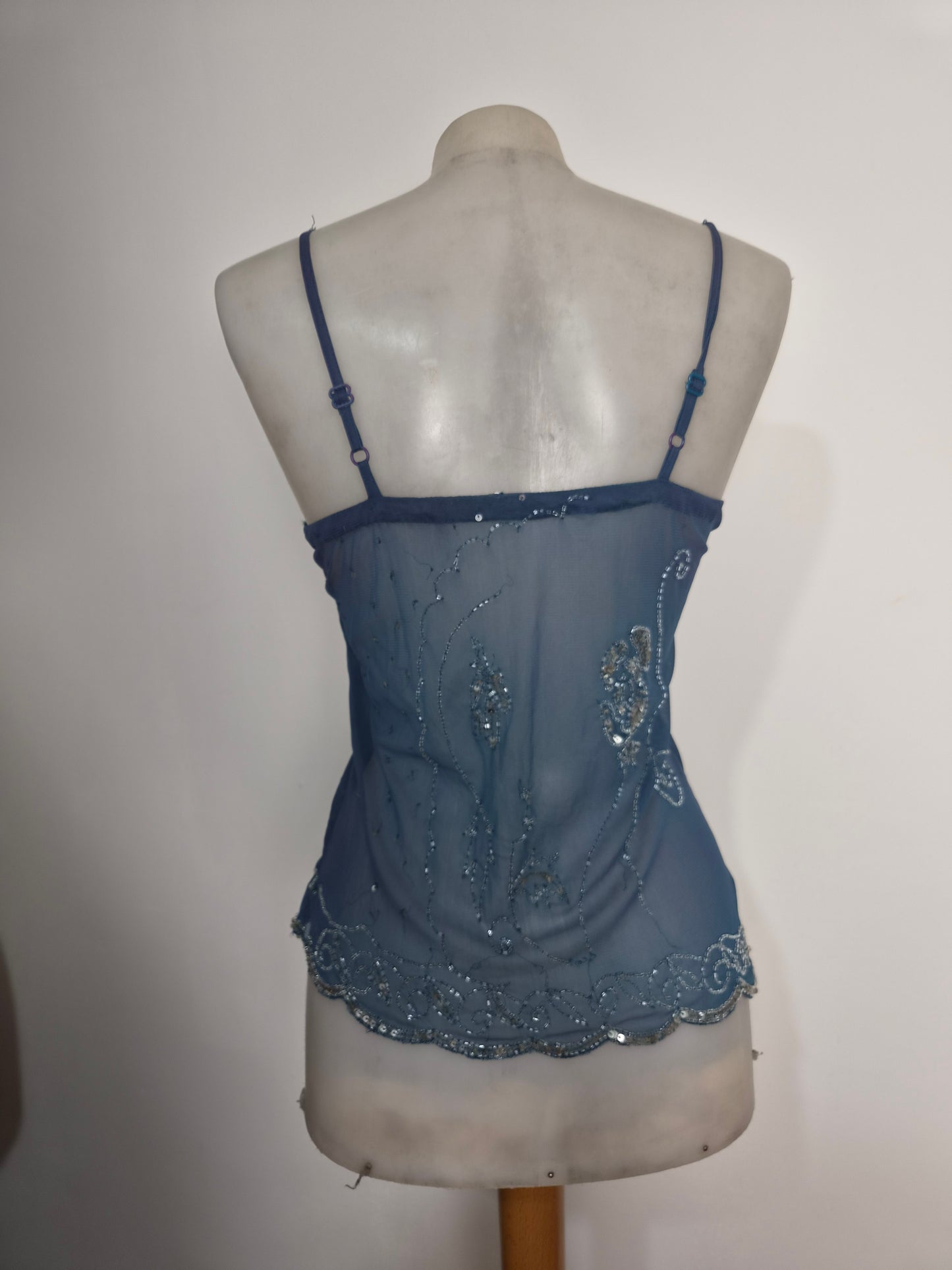 Haut bleu gris en voile brodé