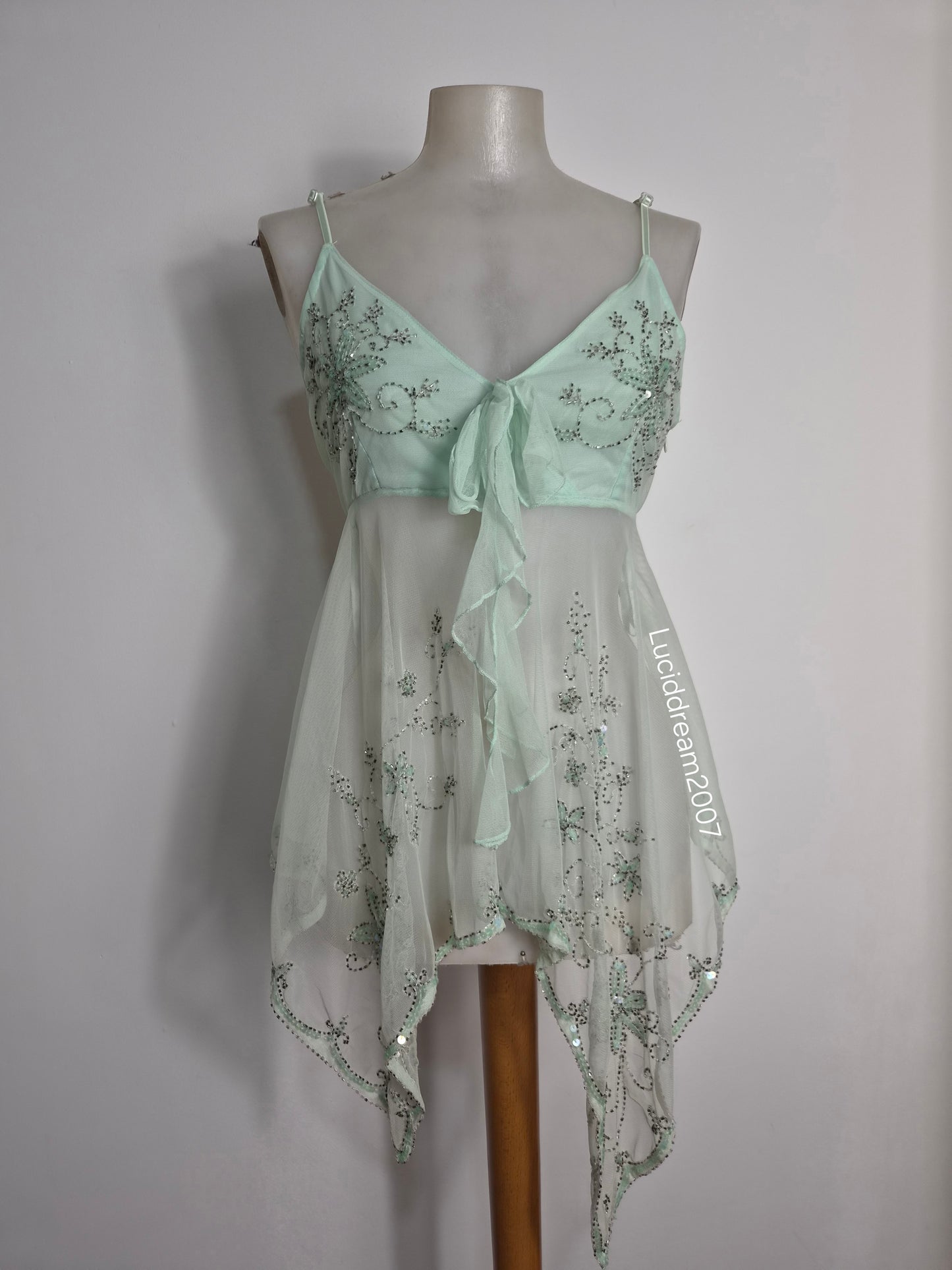 Haut en voile asymétrique brodé bleu