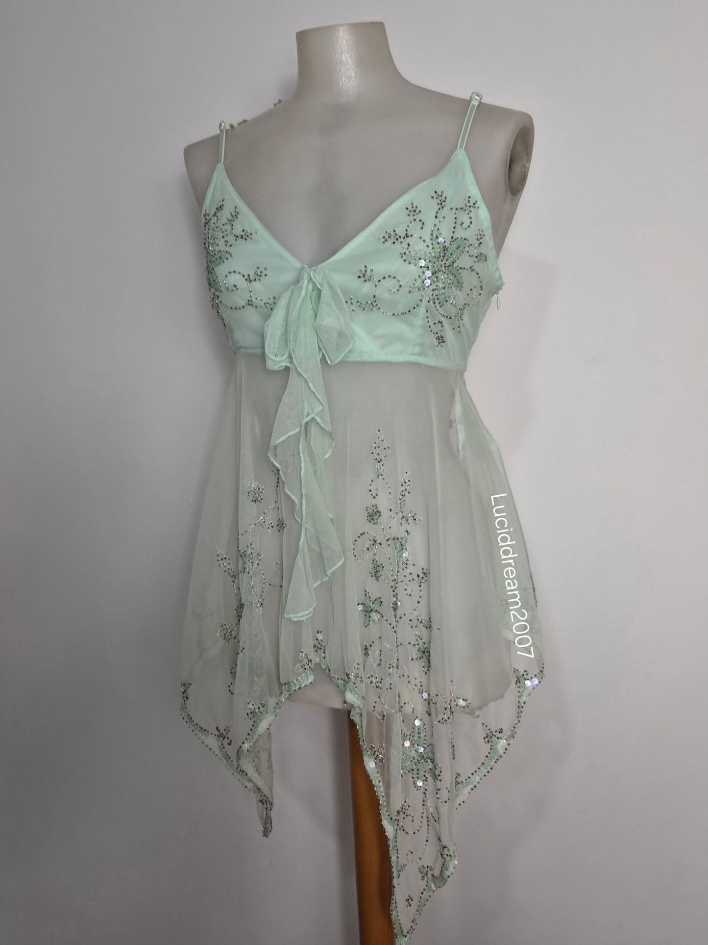Haut en voile asymétrique brodé bleu