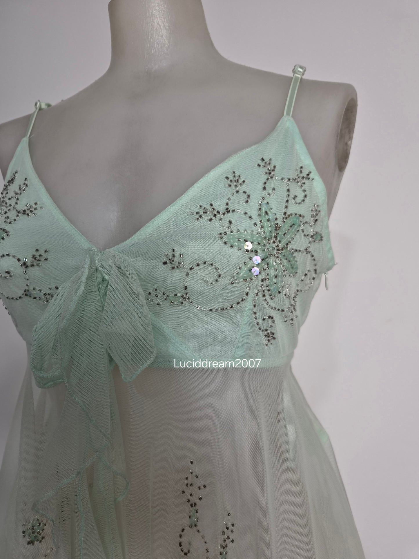Haut en voile asymétrique brodé bleu