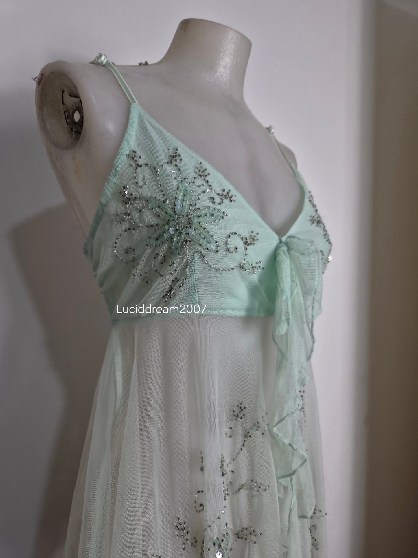 Haut en voile asymétrique brodé bleu
