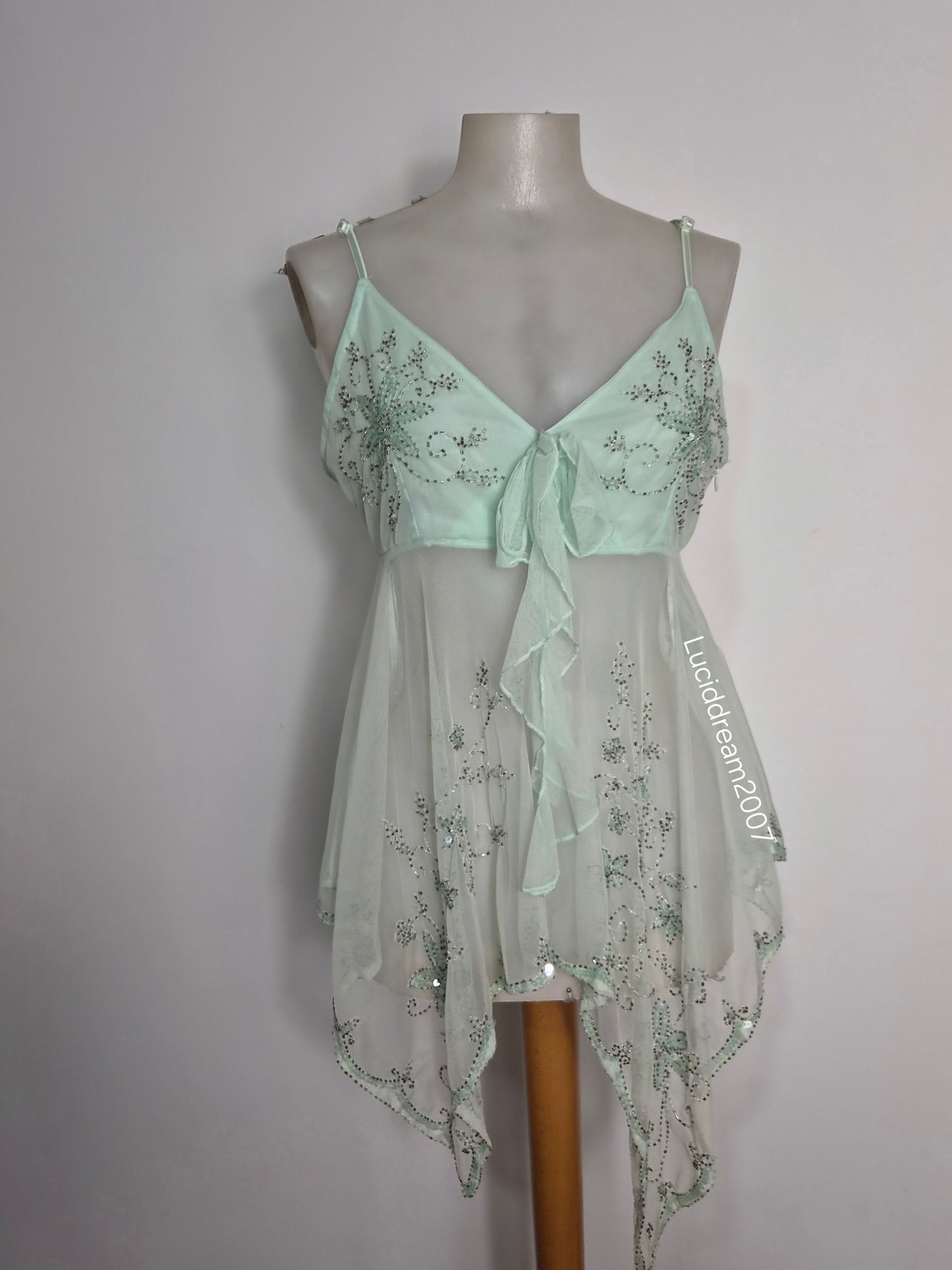 Haut en voile asymétrique brodé bleu
