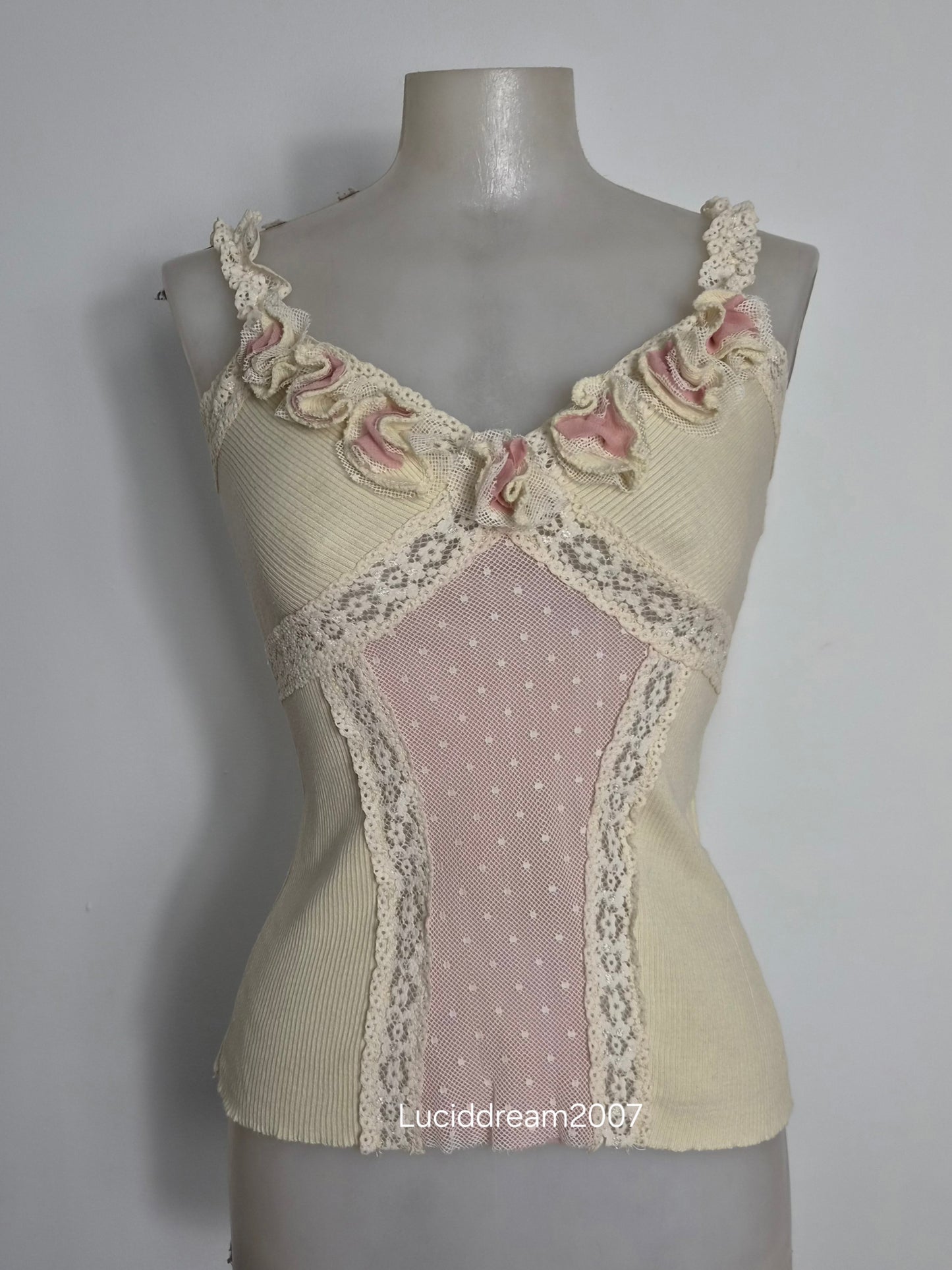 Haut beige et rose détails fleurs