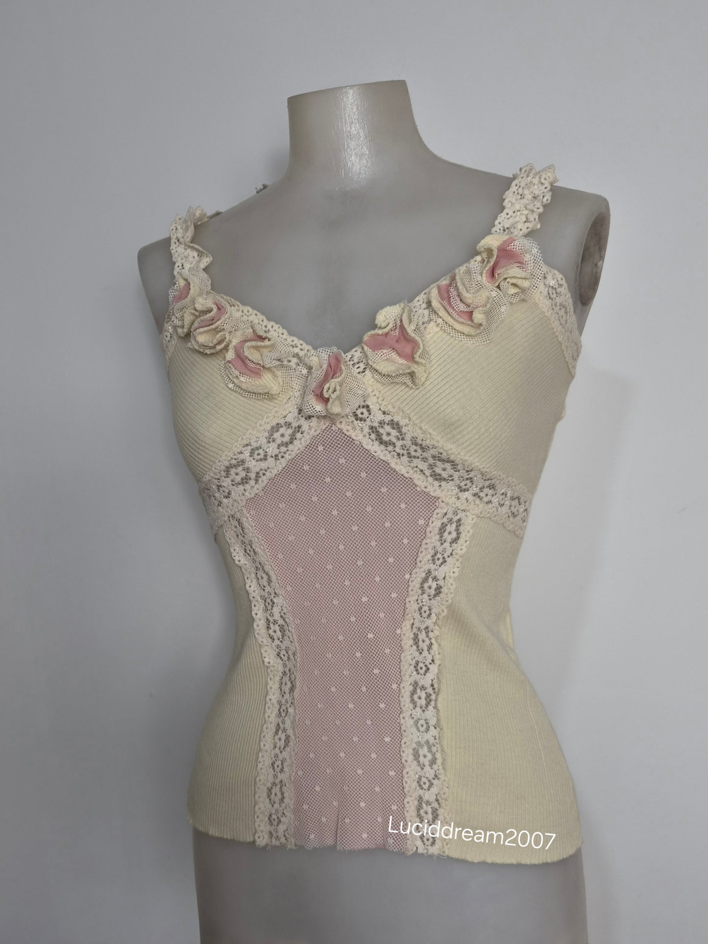 Haut beige et rose détails fleurs