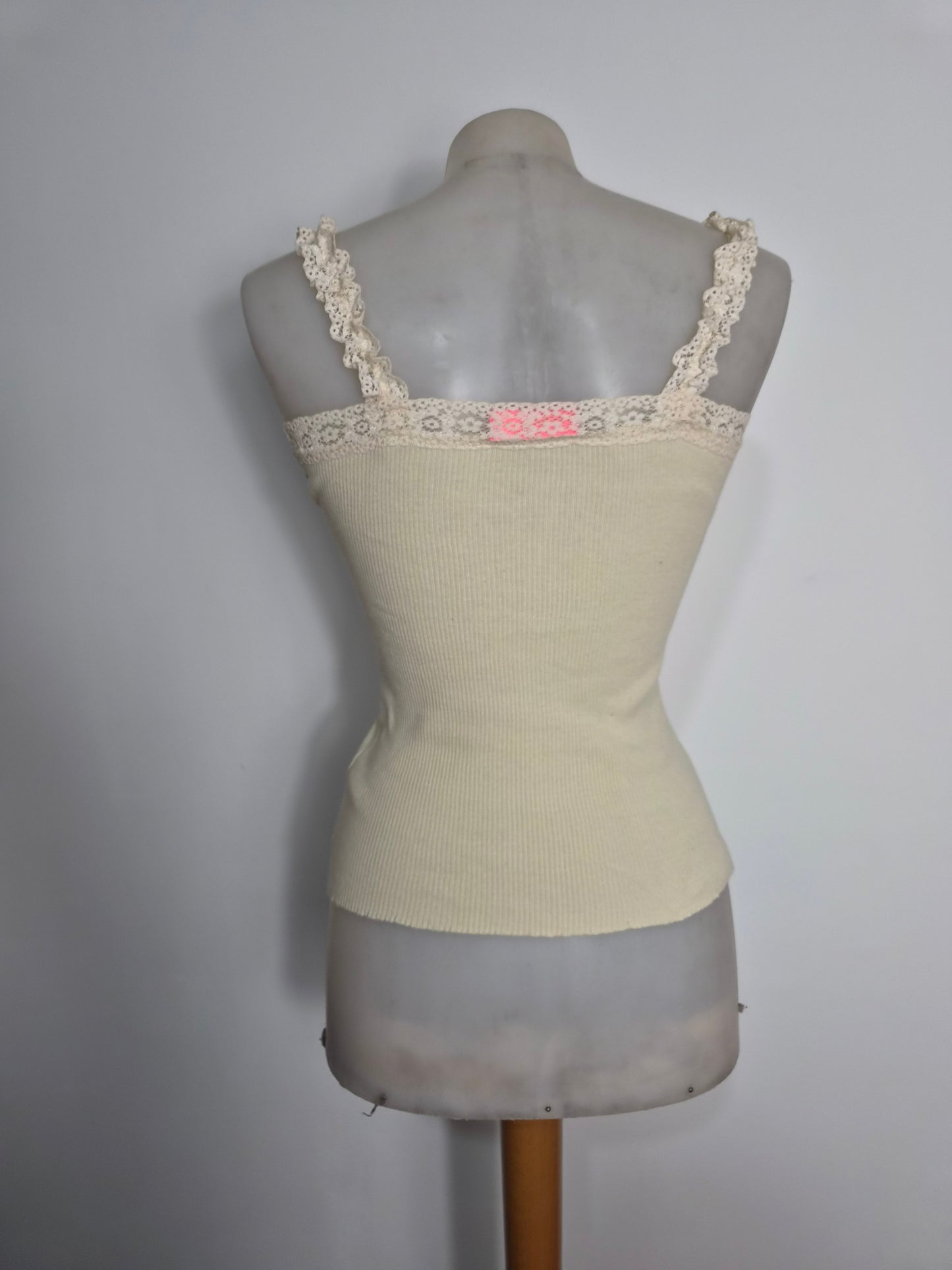 Haut beige et rose détails fleurs
