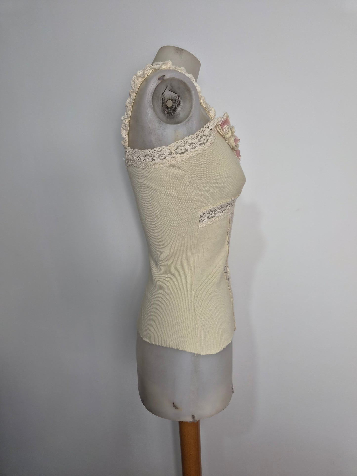 Haut beige et rose détails fleurs