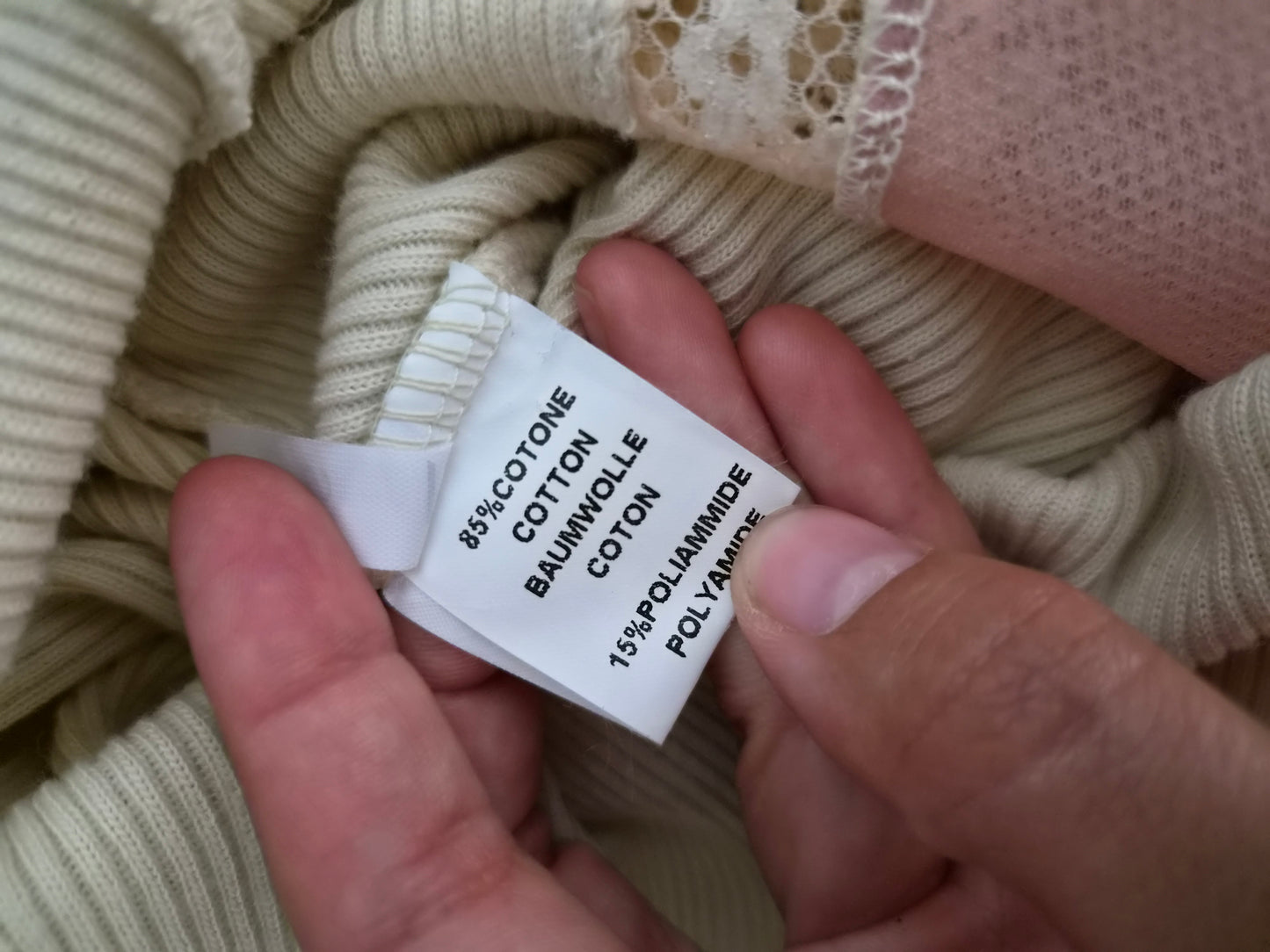 Haut beige et rose détails fleurs