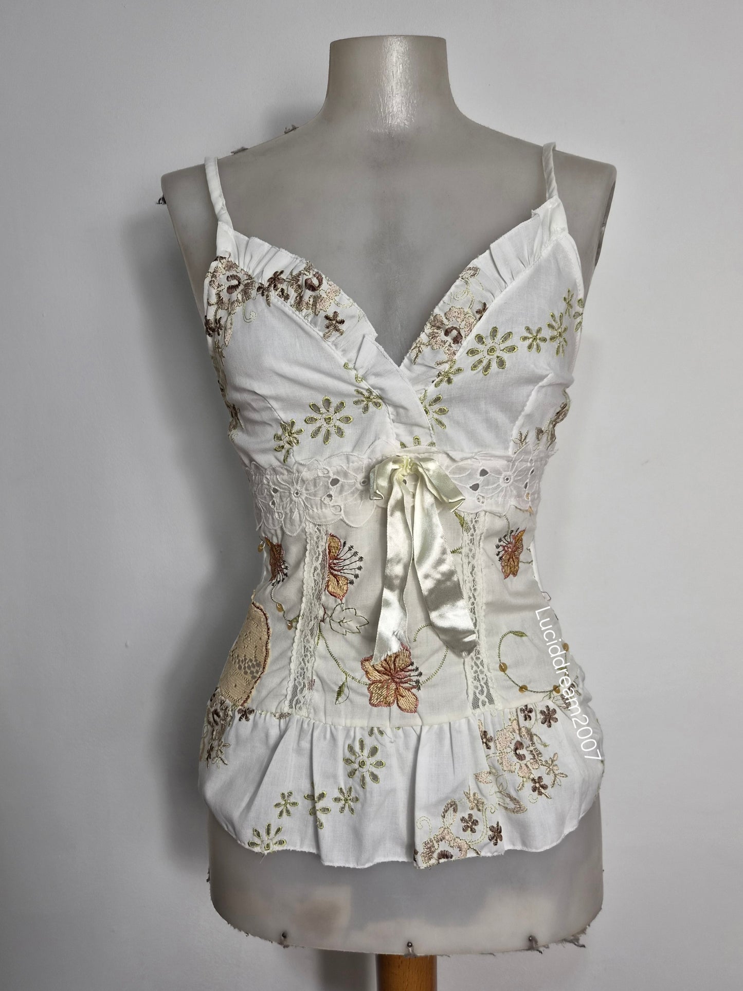 Haut blanc motif floral marron