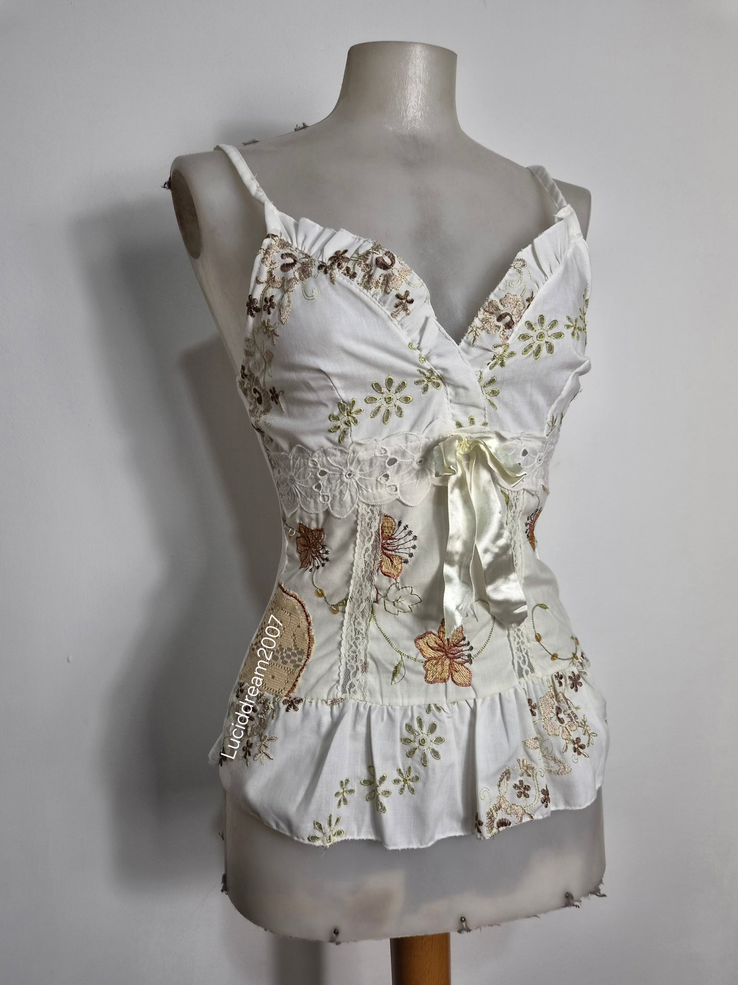 Haut blanc motif floral marron