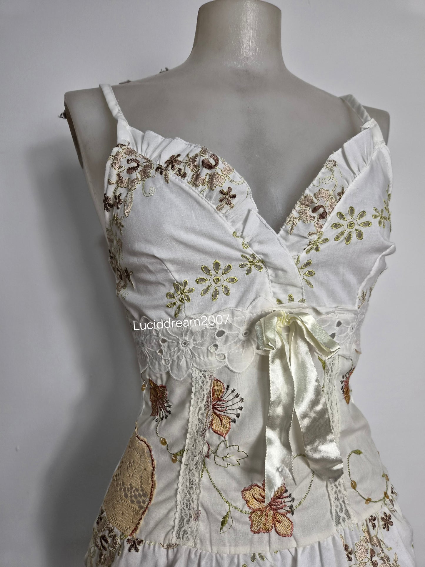 Haut blanc motif floral marron