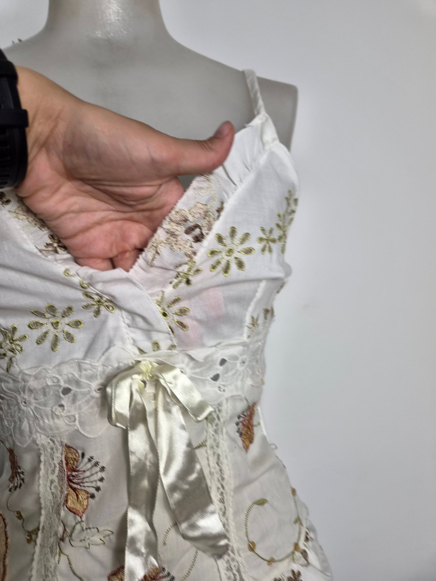 Haut blanc motif floral marron