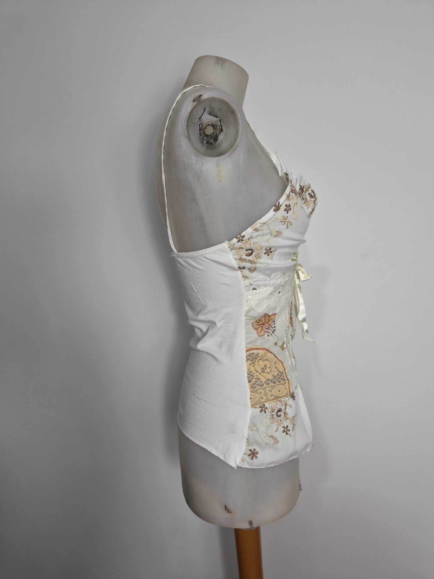 Haut blanc motif floral marron