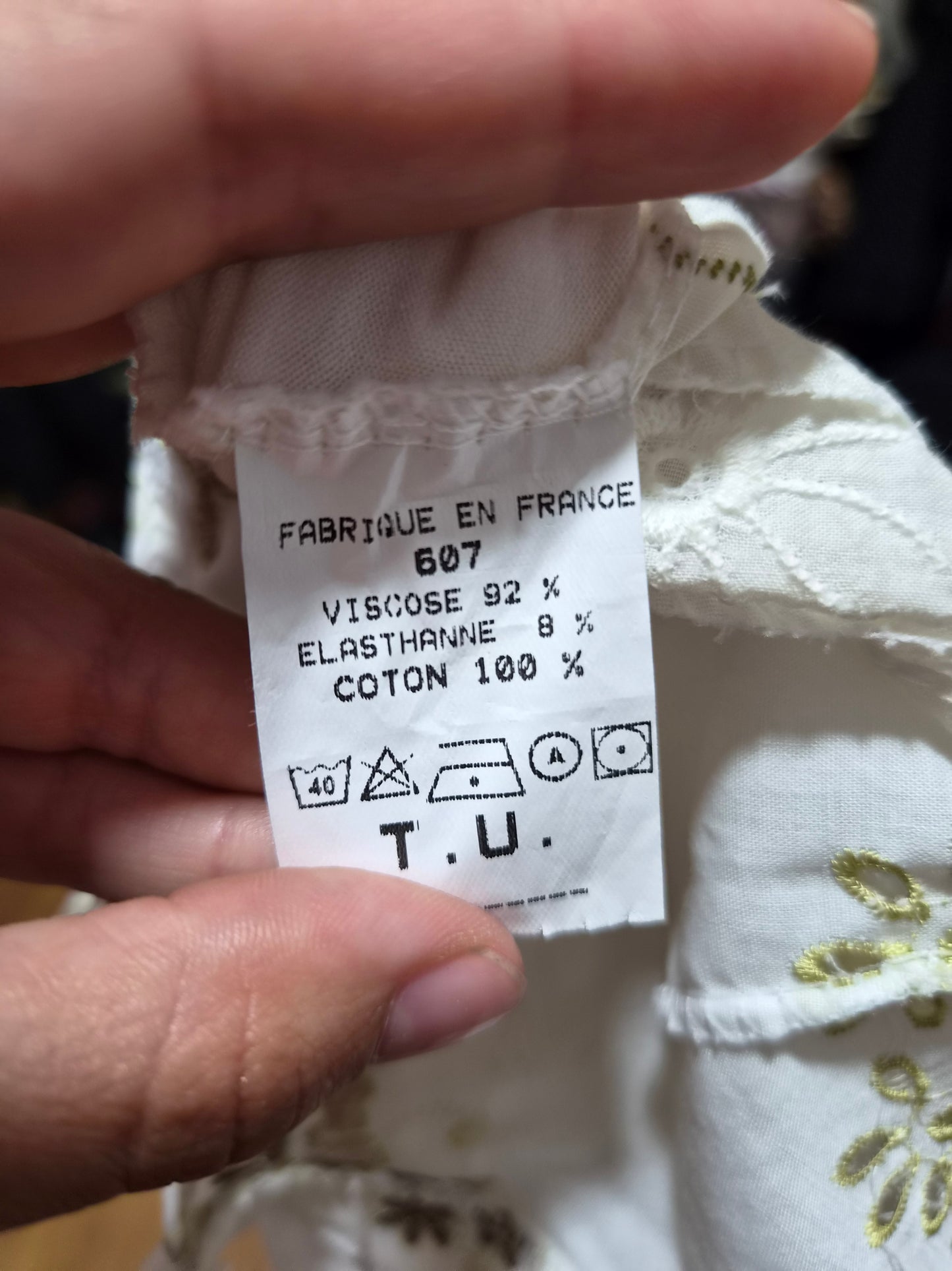 Haut blanc motif floral marron