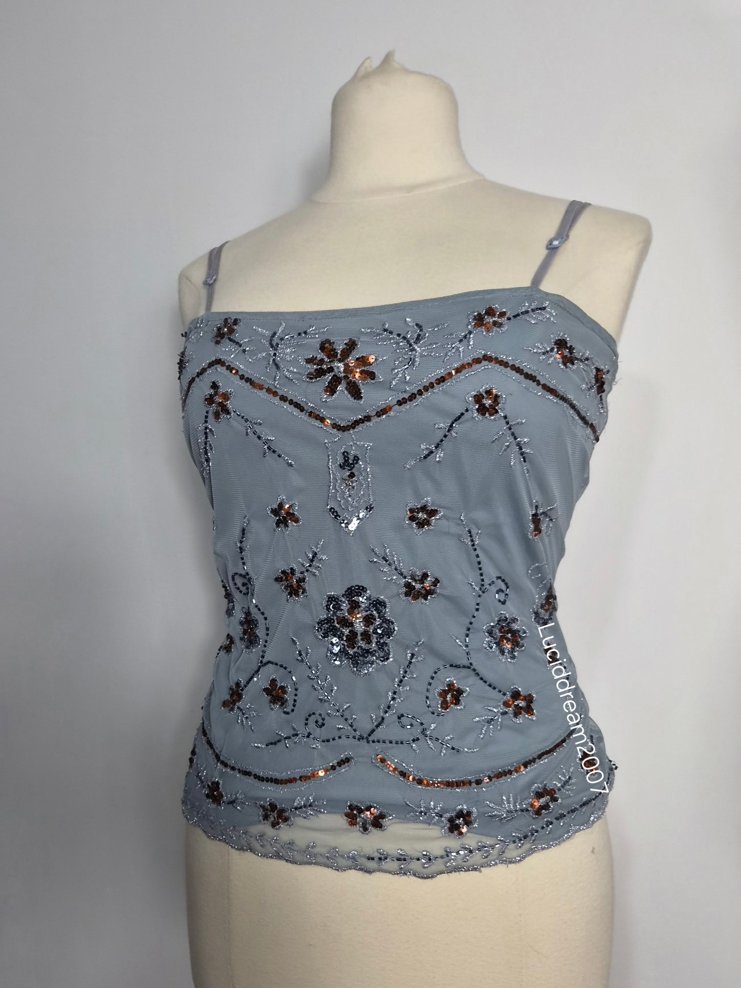 Haut en voile gris brodé de sequins