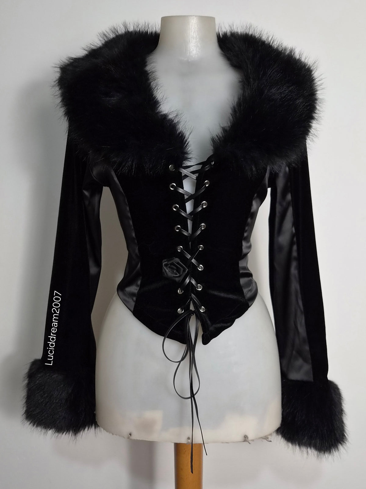 Black top with faux fur collar