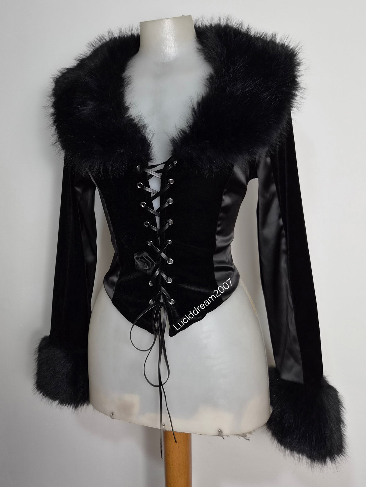 Black top with faux fur collar