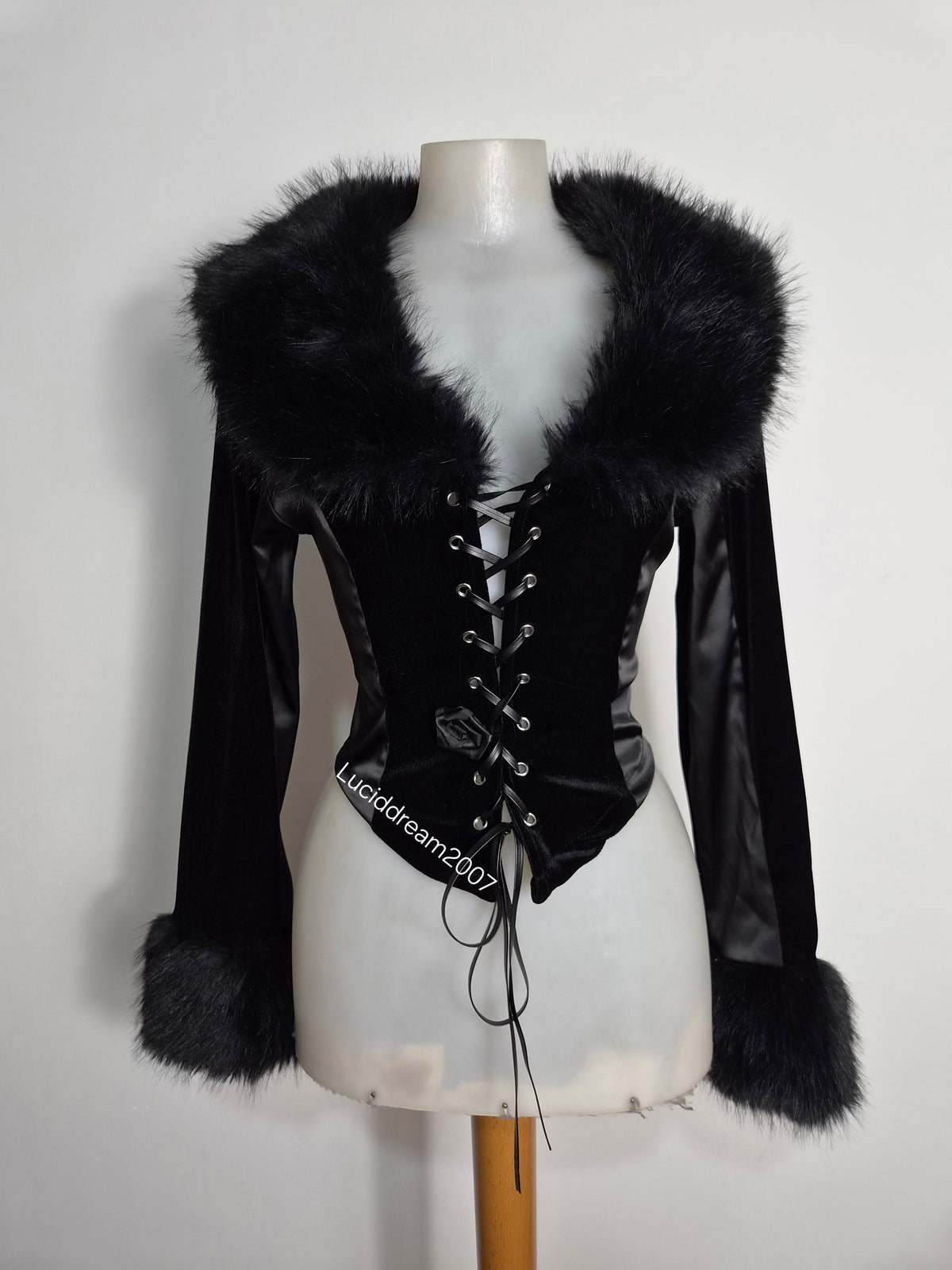 Black top with faux fur collar