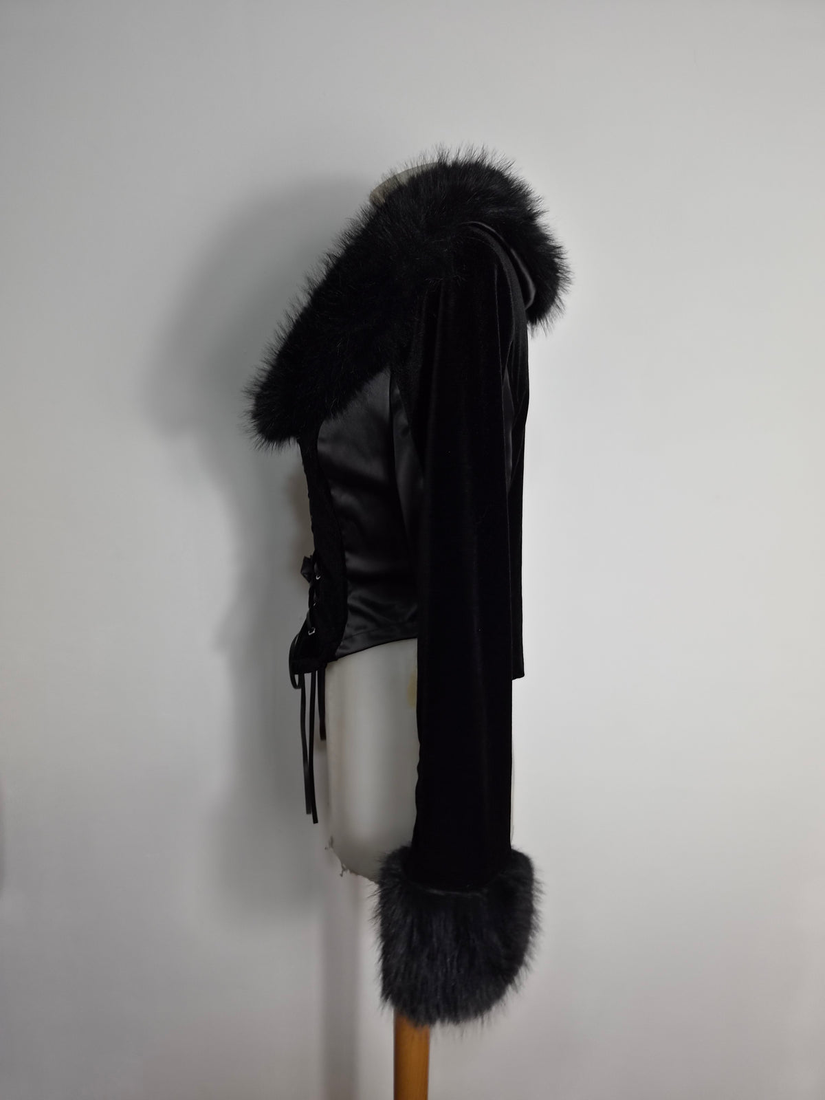 Black top with faux fur collar