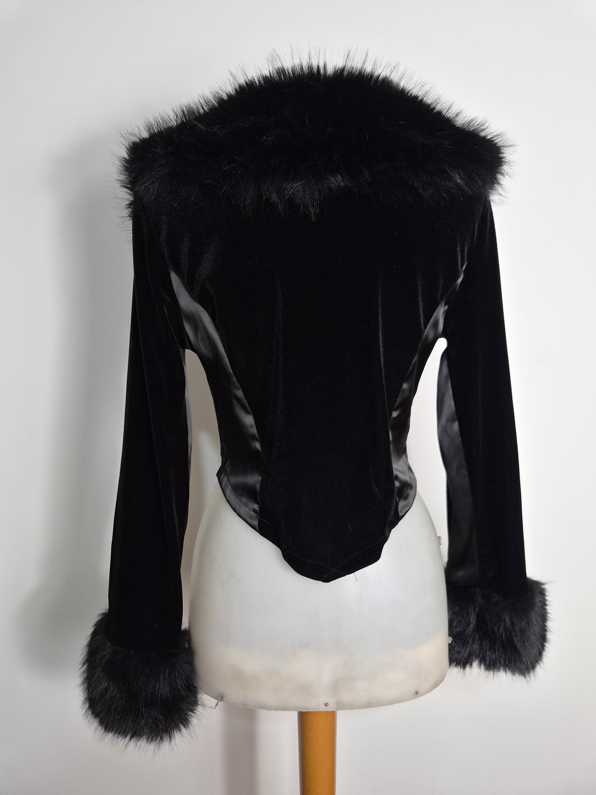 Black top with faux fur collar