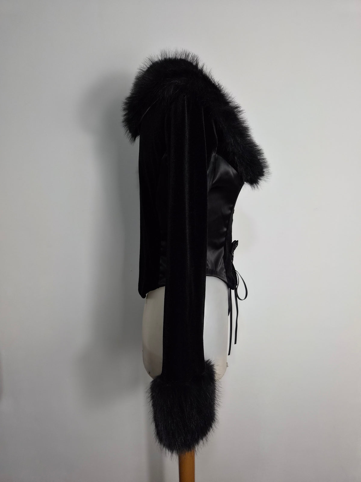 Black top with faux fur collar