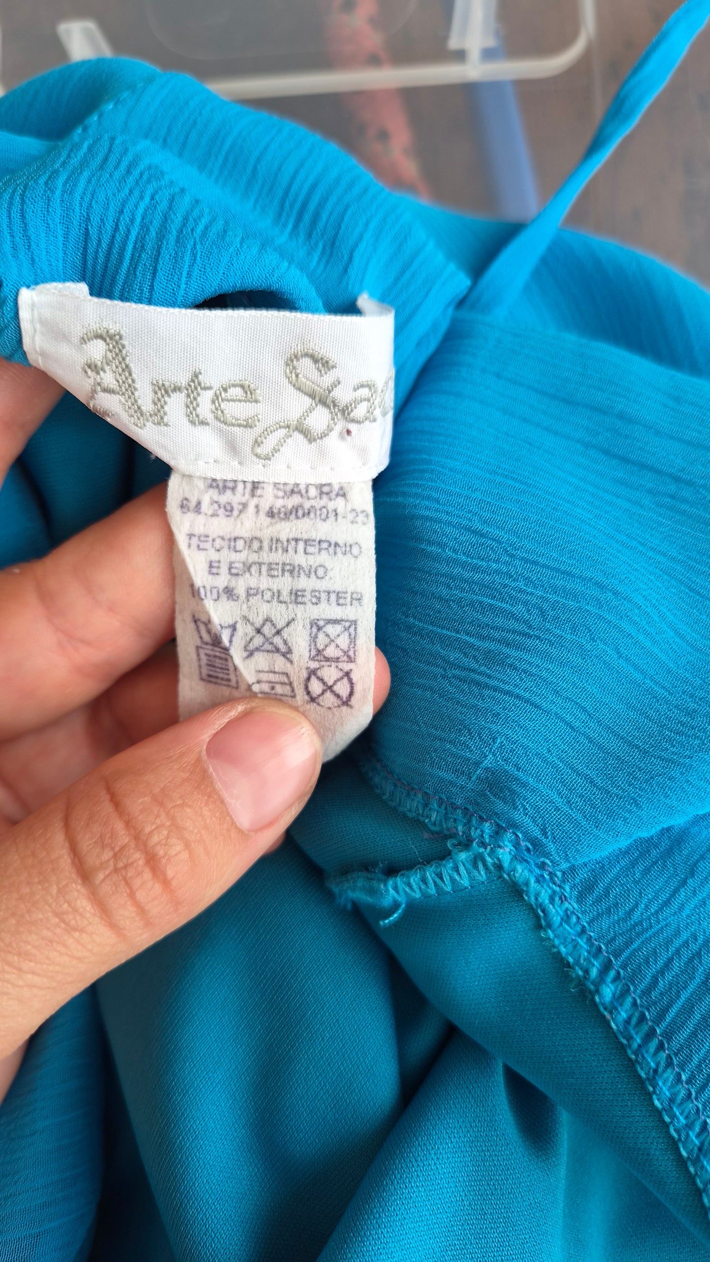 Robe asymétrique bleue brodée