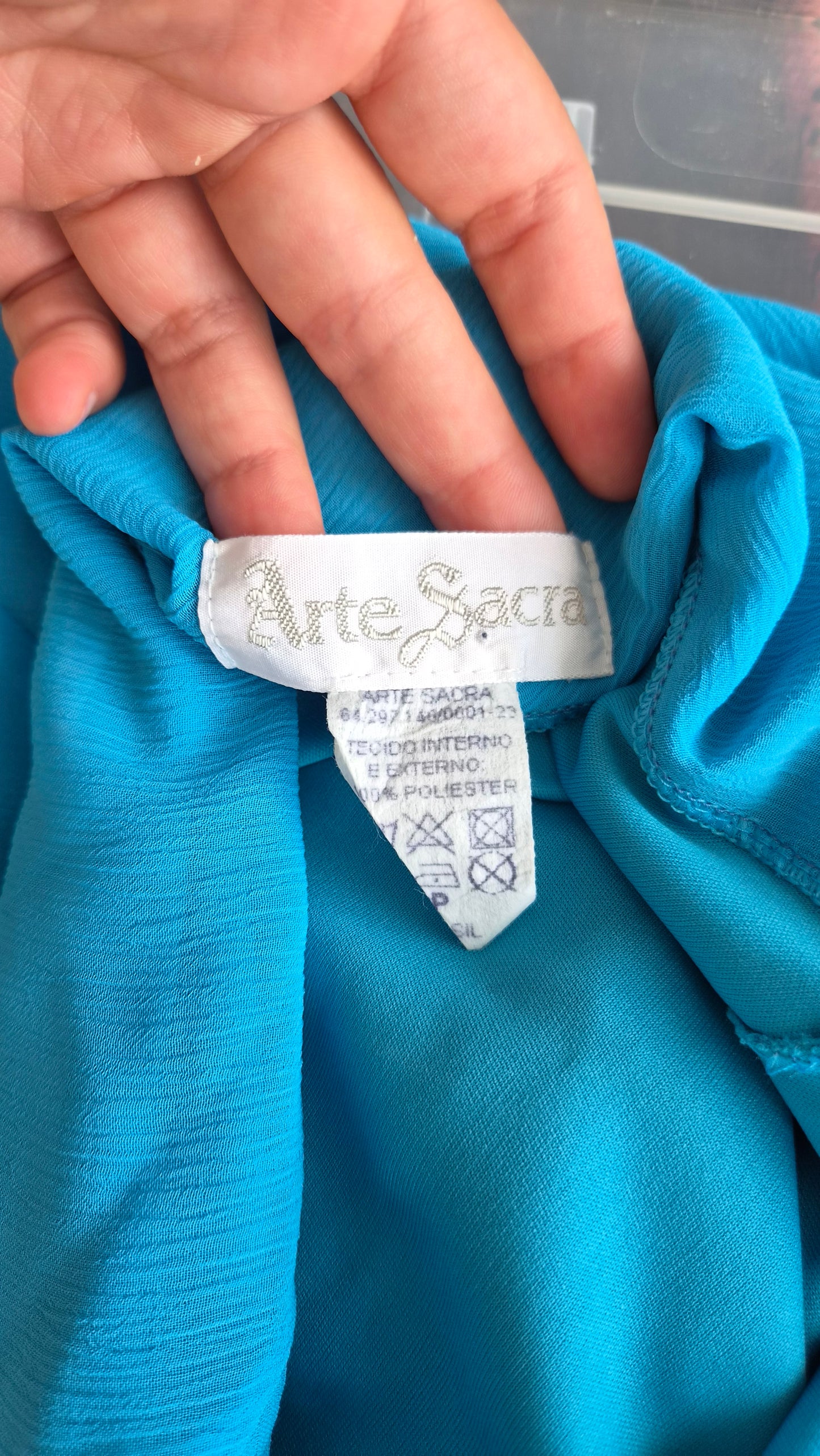 Robe asymétrique bleue brodée