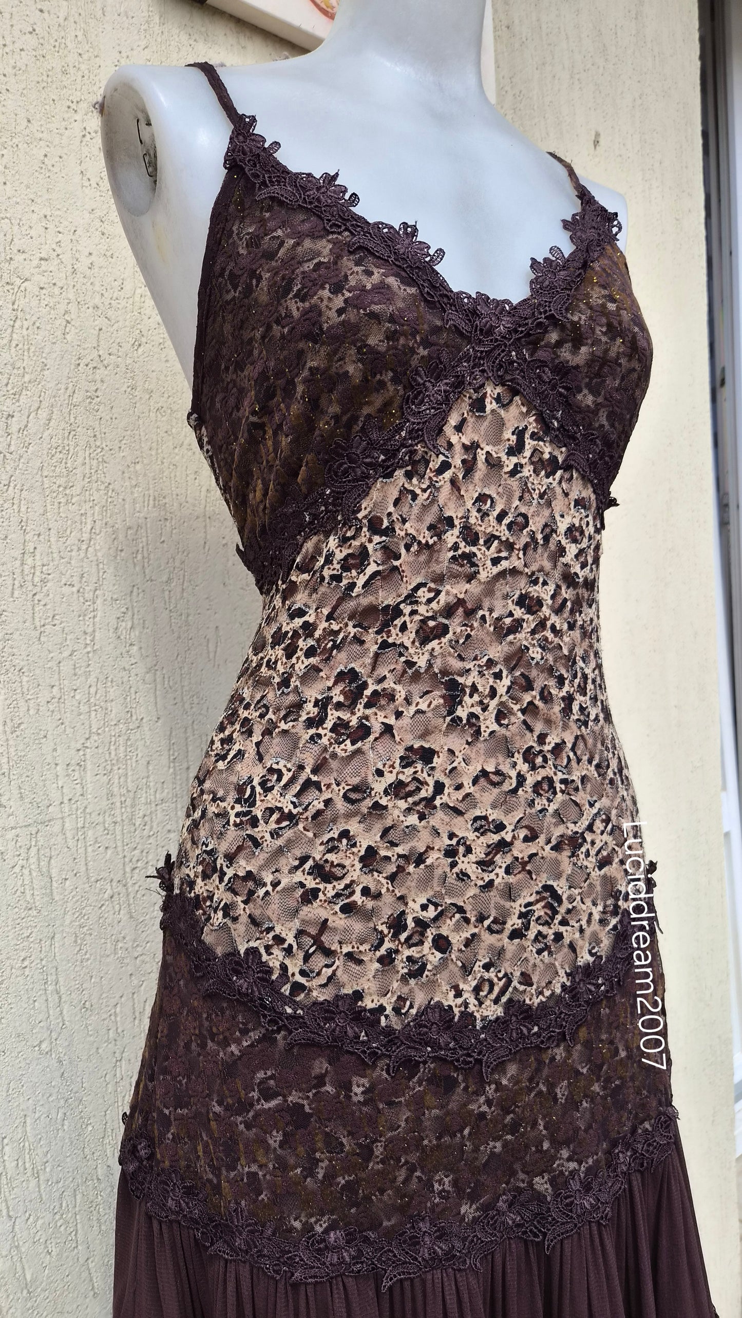 Robe marron léopard et dentelle