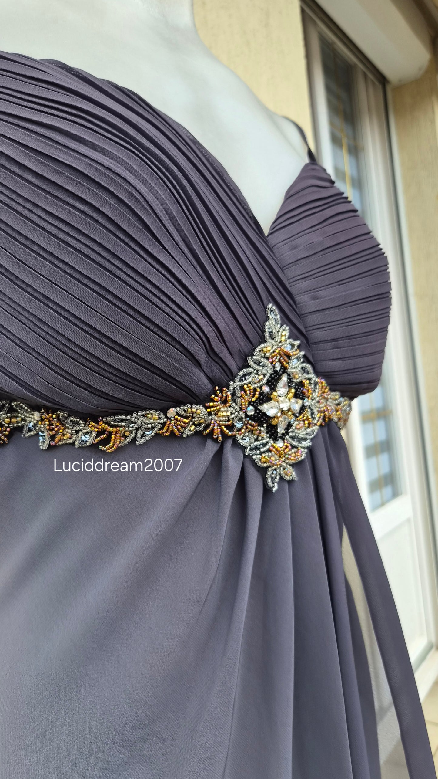 Robe tons gris et rose détails broderies
