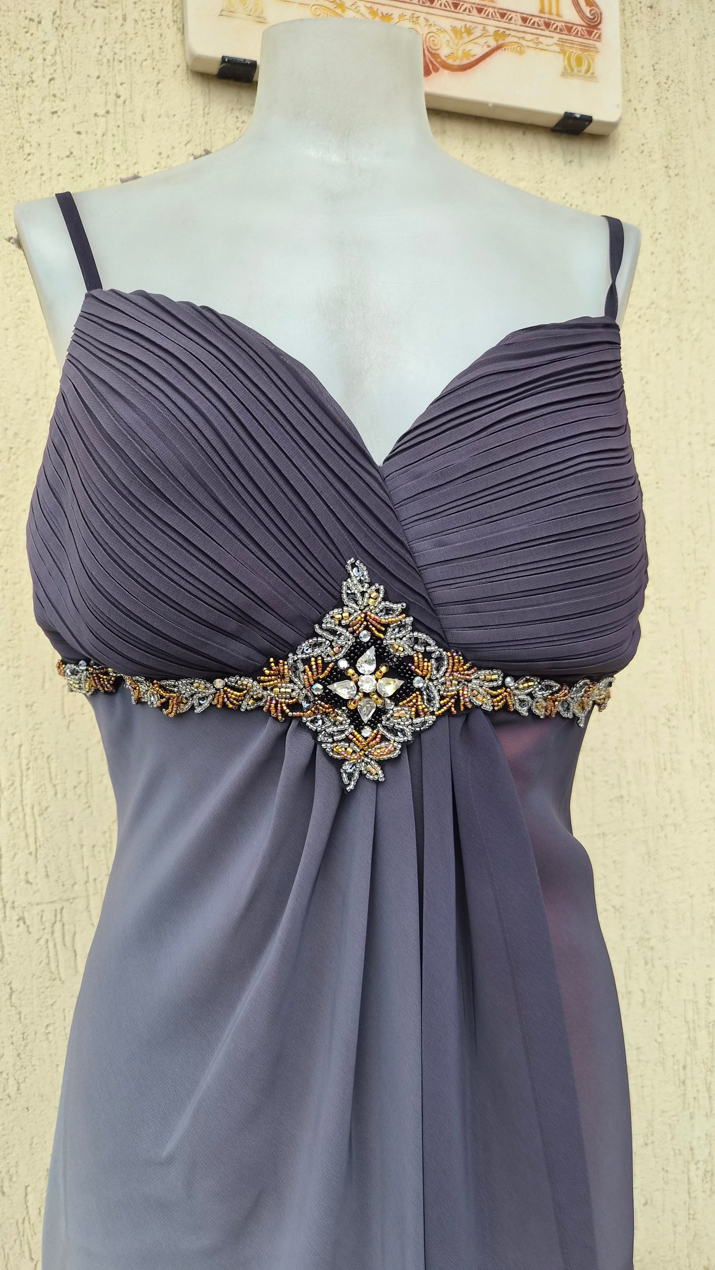 Robe tons gris et rose détails broderies