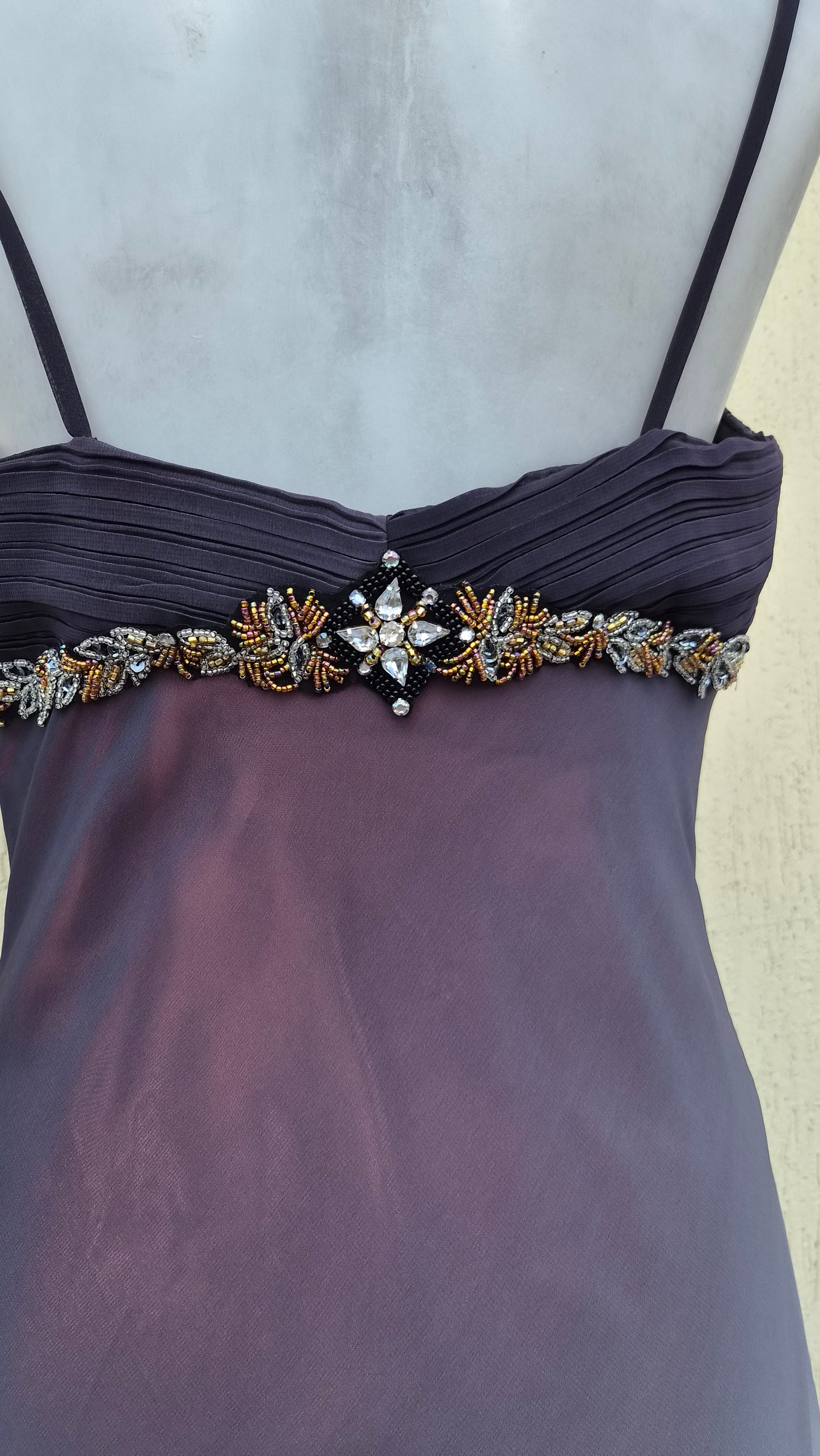 Robe tons gris et rose détails broderies