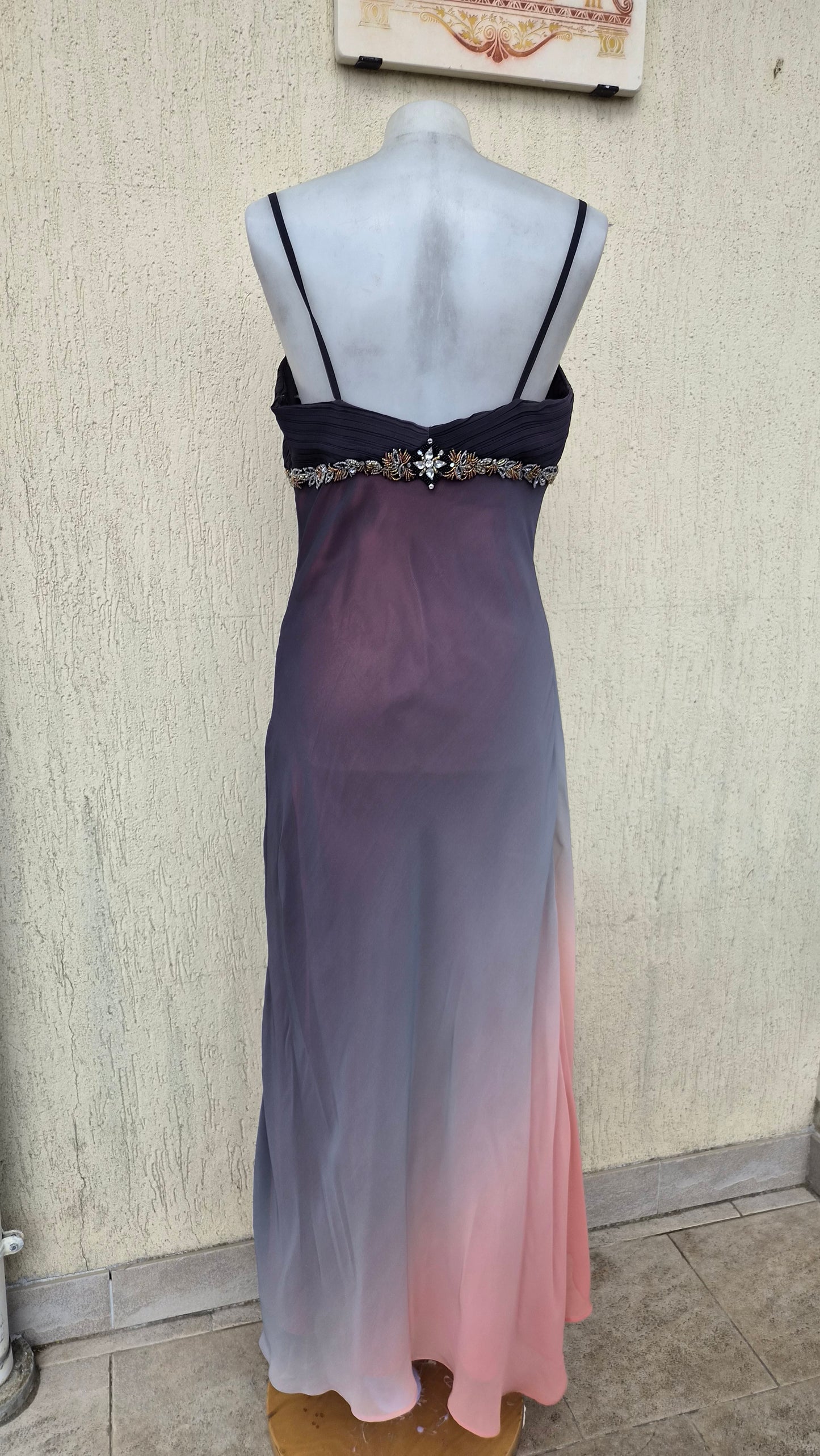 Robe tons gris et rose détails broderies